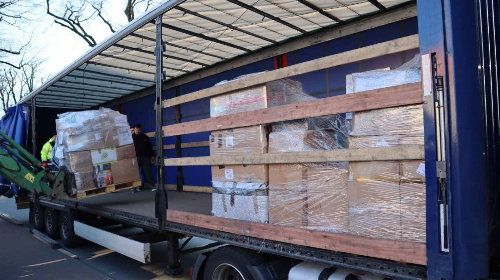 Zdjęcie w galerii na portalu naszraciborz.pl: Nadzwyczajna sesja Rady Powiatu Raciborskiego i transport darów na Ukrainę wiadomości z regionu