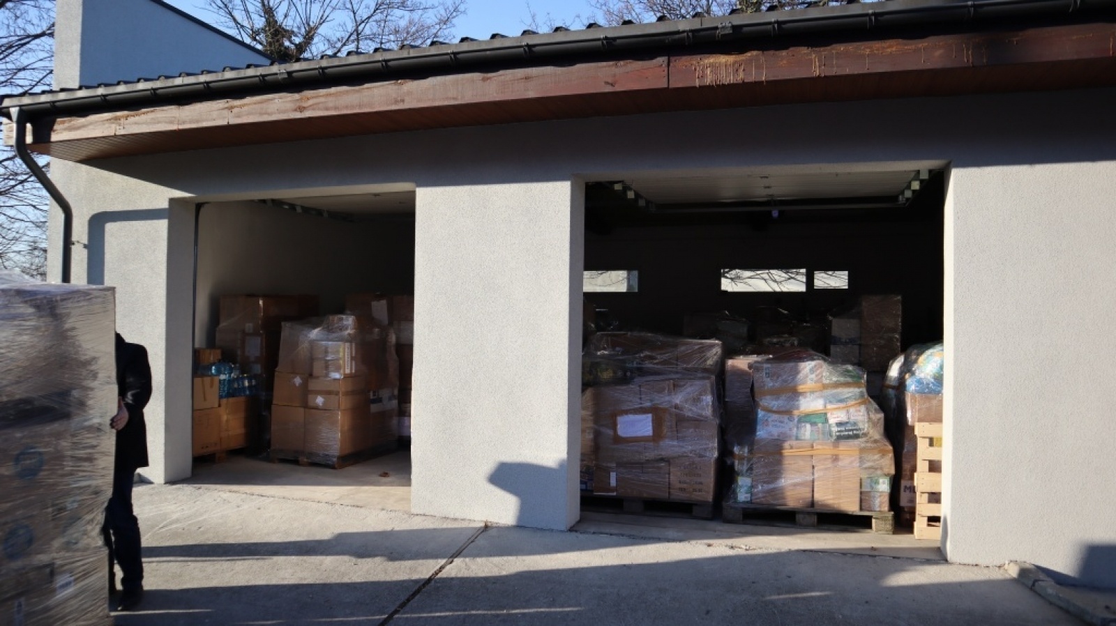 Zdjęcie w galerii na portalu naszraciborz.pl: Nadzwyczajna sesja Rady Powiatu Raciborskiego i transport darów na Ukrainę wiadomości z regionu