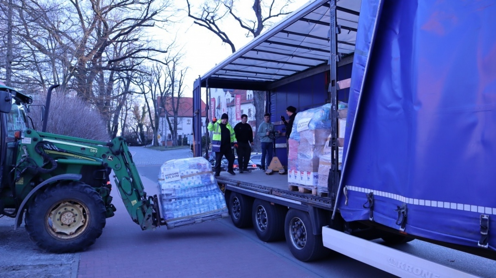 Zdjęcie w galerii na portalu naszraciborz.pl: Nadzwyczajna sesja Rady Powiatu Raciborskiego i transport darów na Ukrainę wiadomości z regionu