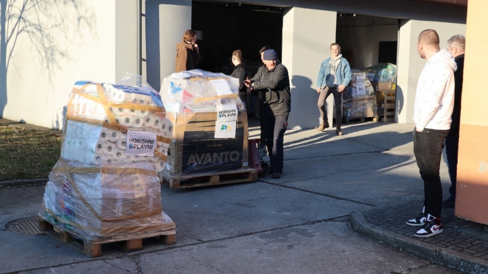 Zdjęcie w galerii na portalu naszraciborz.pl: Nadzwyczajna sesja Rady Powiatu Raciborskiego i transport darów na Ukrainę wiadomości z regionu