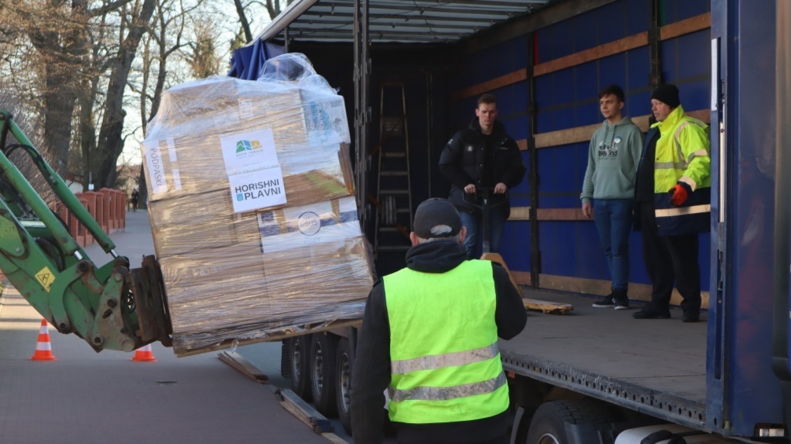 Zdjęcie w galerii na portalu naszraciborz.pl: Nadzwyczajna sesja Rady Powiatu Raciborskiego i transport darów na Ukrainę wiadomości z regionu