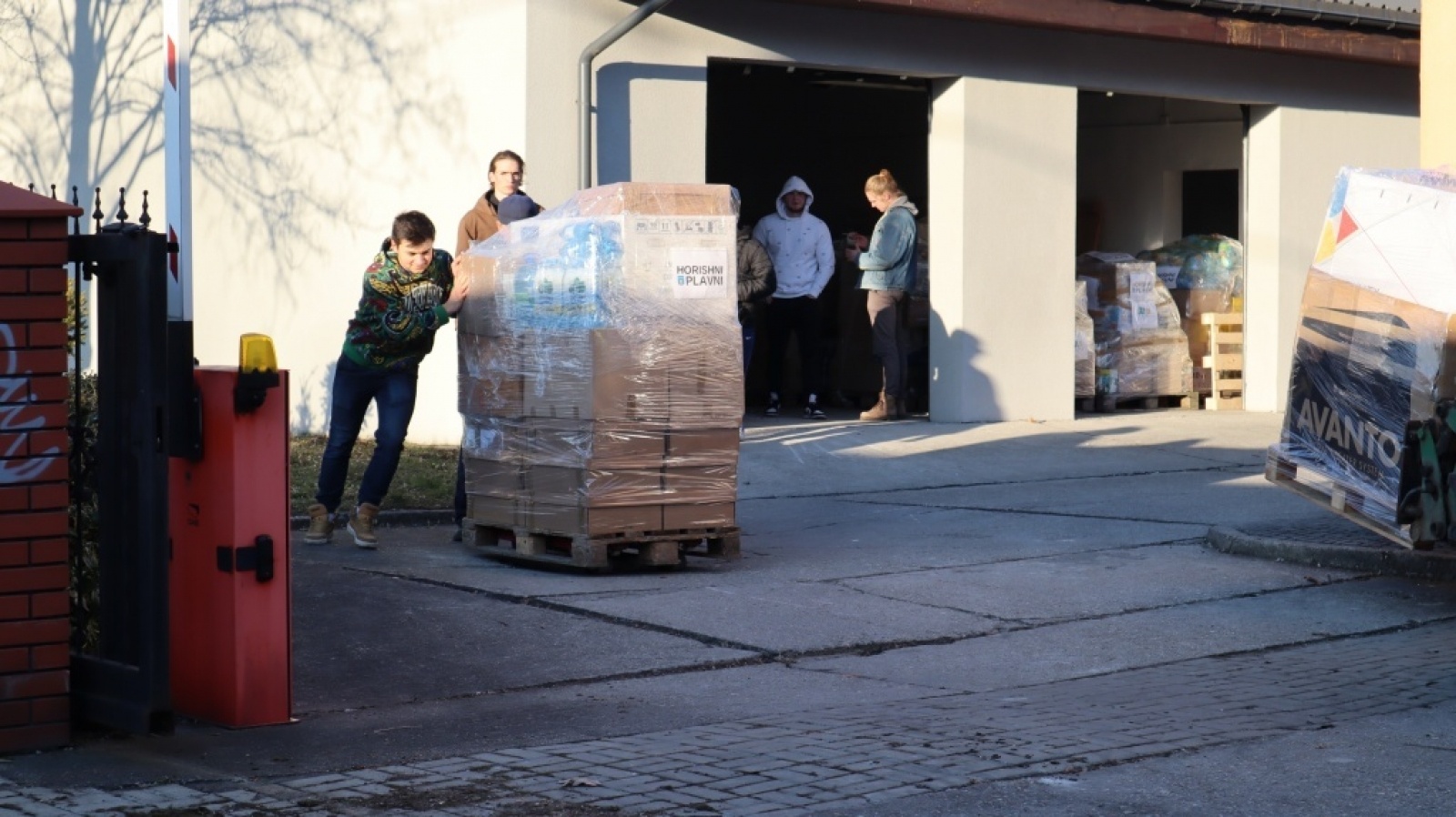 Zdjęcie w galerii na portalu naszraciborz.pl: Nadzwyczajna sesja Rady Powiatu Raciborskiego i transport darów na Ukrainę wiadomości z regionu