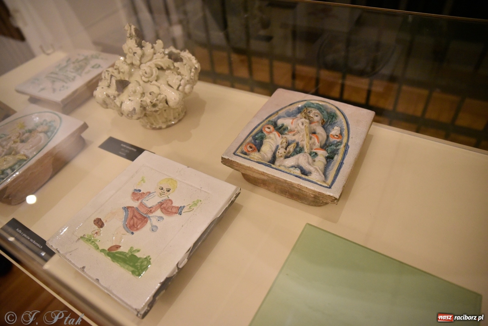 Zdjęcie w galerii na portalu naszraciborz.pl: Kafle raciborskie, czyli o historii ogrzewania w raciborskim Muzeum wiadomości z regionu