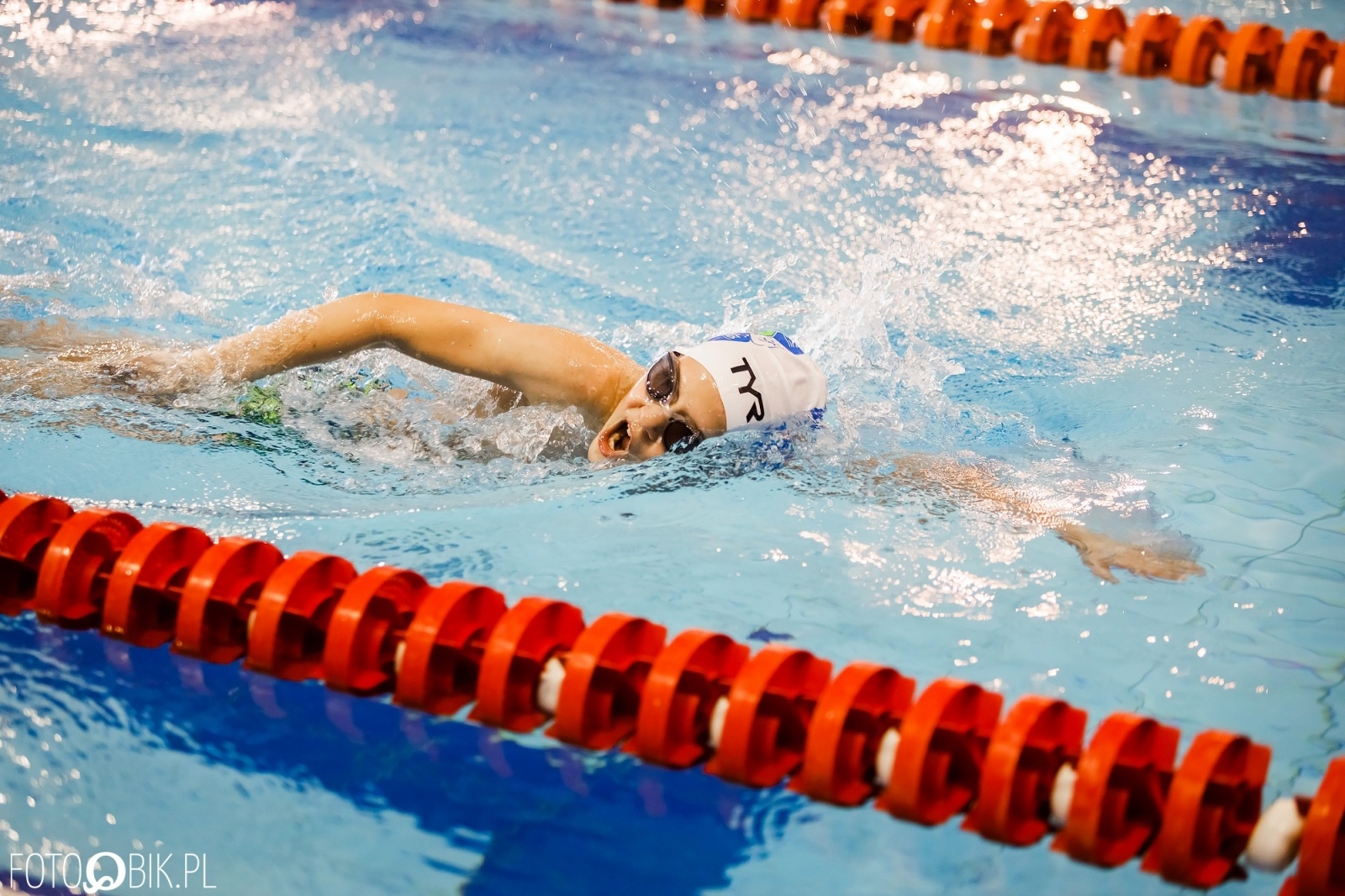 Zdjęcie w galerii na portalu naszraciborz.pl: Pływacy szkół sportowych z całej Polski ścigają się w H2Ostróg wiadomości z regionu