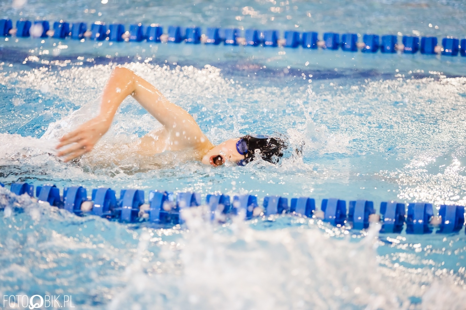 Zdjęcie w galerii na portalu naszraciborz.pl: Pływacy szkół sportowych z całej Polski ścigają się w H2Ostróg wiadomości z regionu