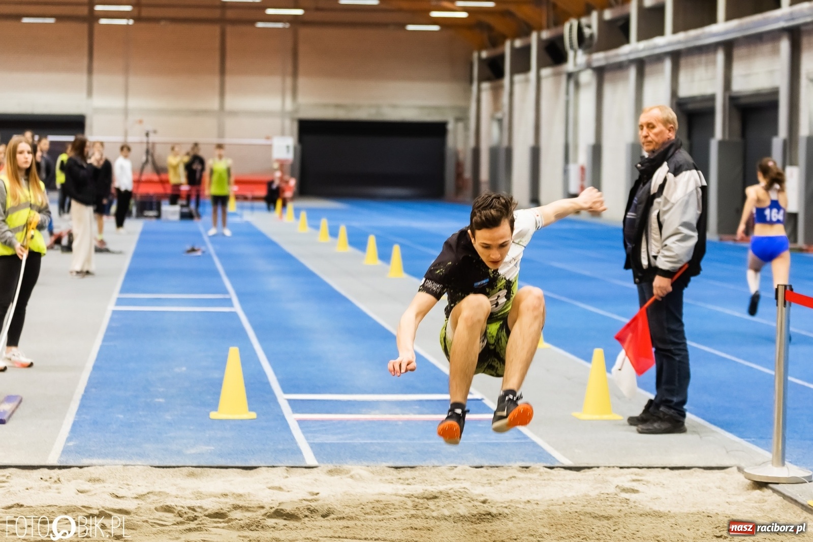 Zdjęcie w galerii na portalu naszraciborz.pl: Racibórz gospodarzem Halowych Mistrzostw Śląska Młodzików w LA wiadomości z regionu