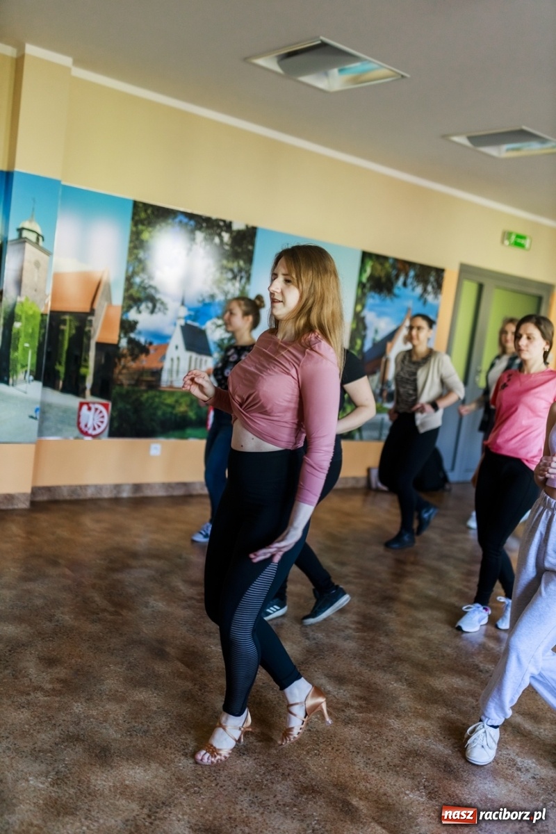 Zdjęcie w galerii na portalu naszraciborz.pl: Warsztaty taneczne Bachata&Kizomba w Arenie Rafako wiadomości z regionu