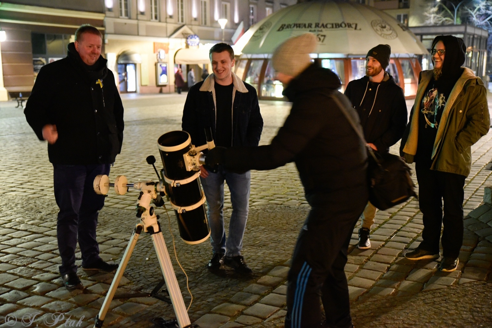 Zdjęcie w galerii na portalu naszraciborz.pl: Raciborzanin zaraża pasją do astronomii wiadomości z regionu