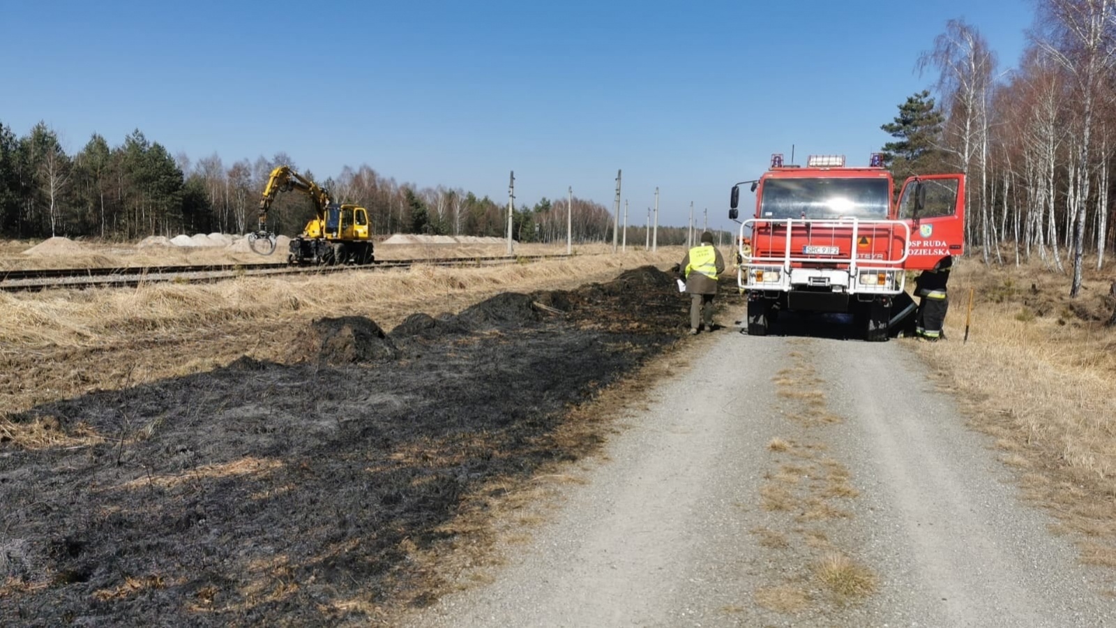 Zdjęcie w galerii na portalu naszraciborz.pl: Zamiast obfitości jałowa ziemia. Straż przestrzega przed wypalaniem i przypomina o karach wiadomości z regionu