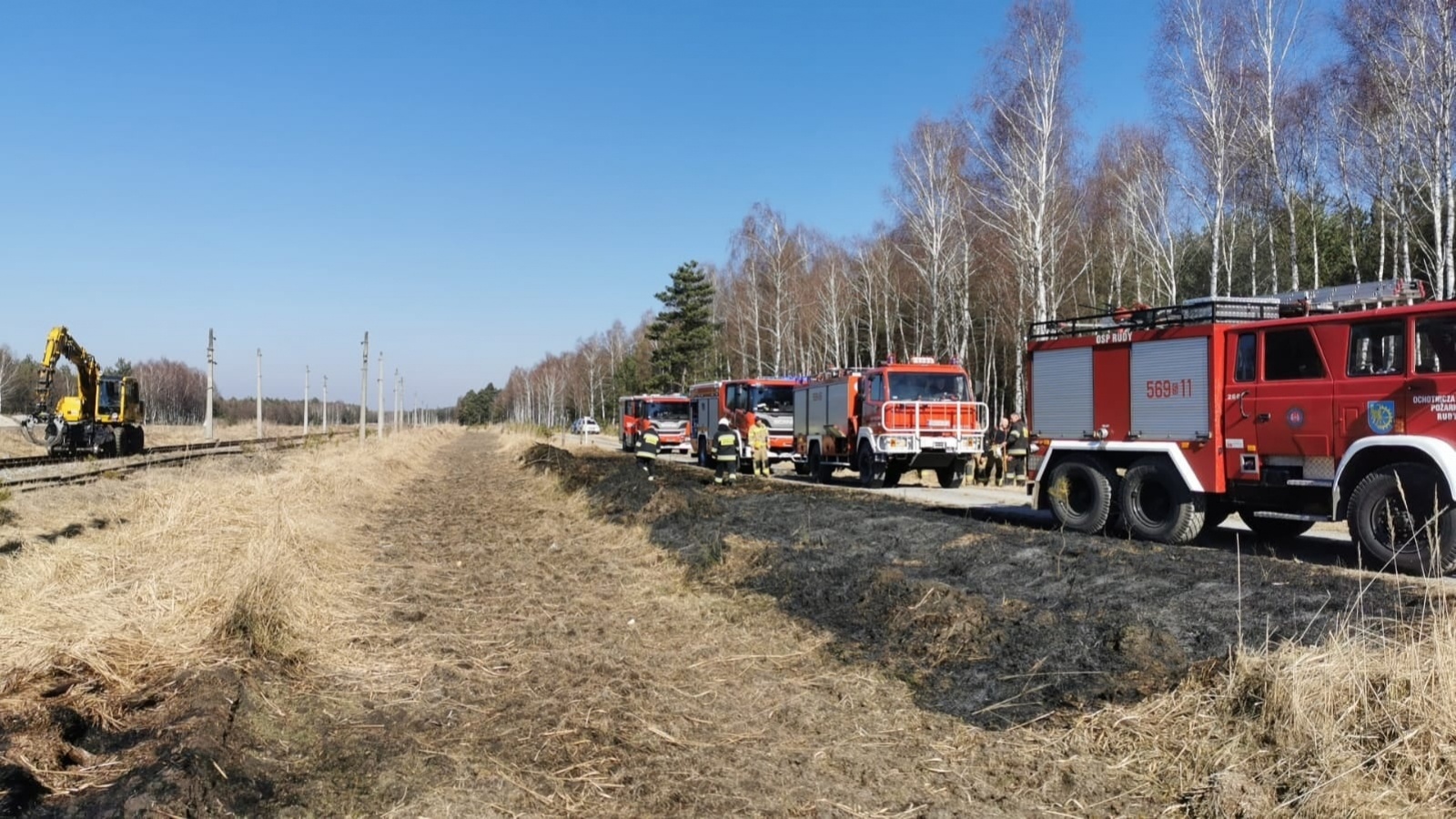 Zdjęcie w galerii na portalu naszraciborz.pl: Zamiast obfitości jałowa ziemia. Straż przestrzega przed wypalaniem i przypomina o karach wiadomości z regionu