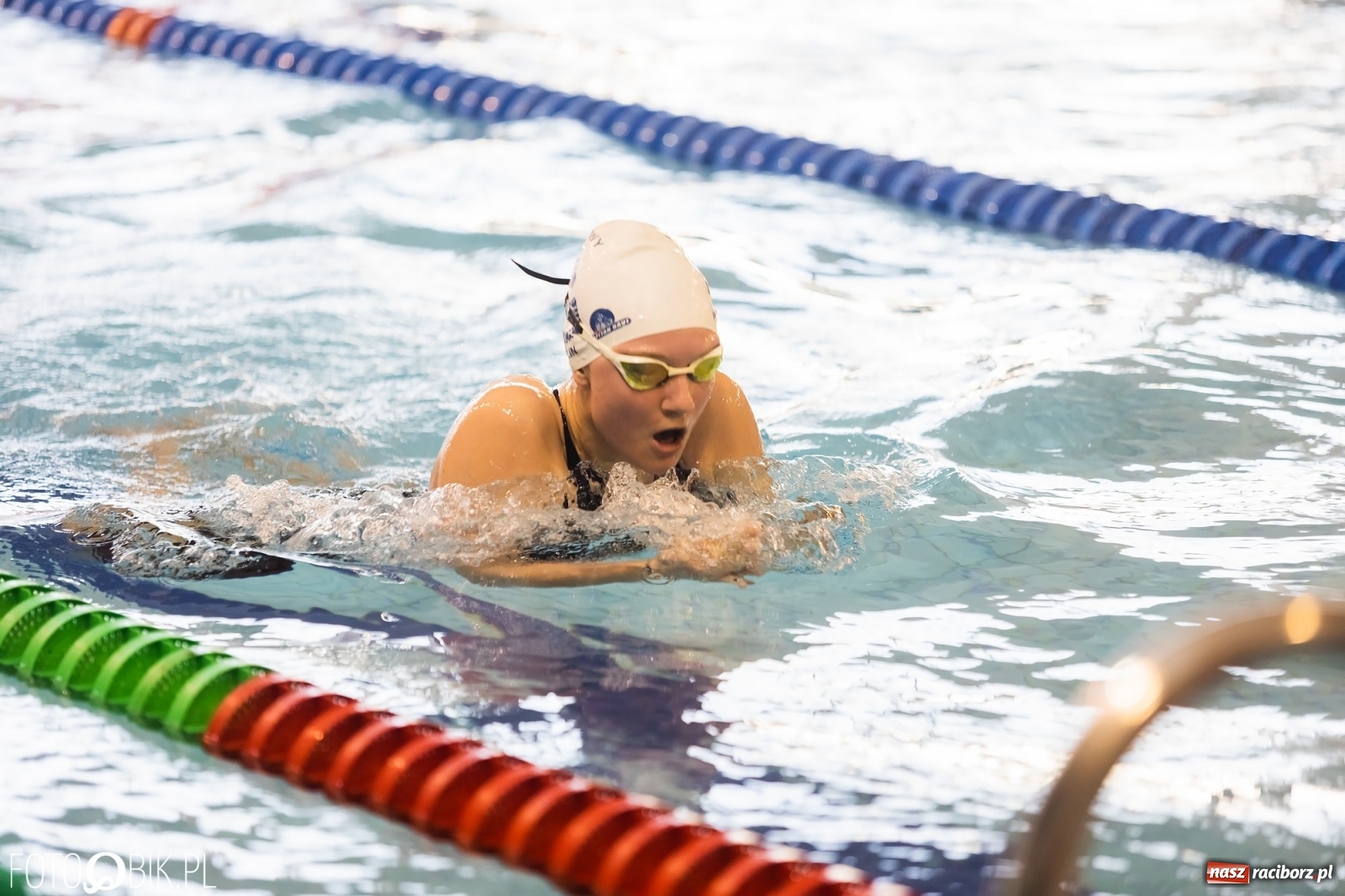 Zdjęcie w galerii na portalu naszraciborz.pl: Mistrzostwa Szkół Sportowych w Pływaniu w H2Ostróg wiadomości z regionu