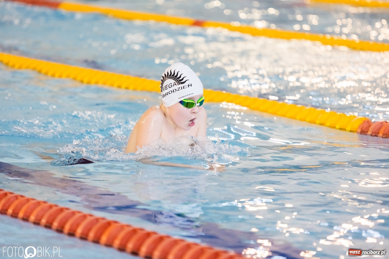 Zdjęcie w galerii na portalu naszraciborz.pl: Mistrzostwa Szkół Sportowych w Pływaniu w H2Ostróg wiadomości z regionu