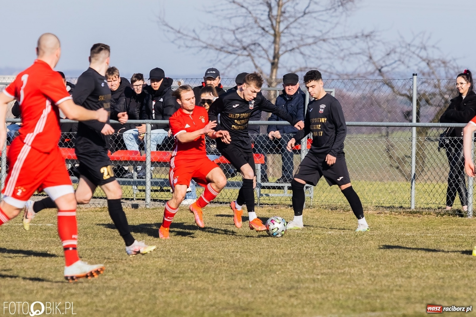 Zdjęcie w galerii na portalu naszraciborz.pl: Raszczyce uratowały punkt w starciu z Borucinem [FOTO] wiadomości z regionu