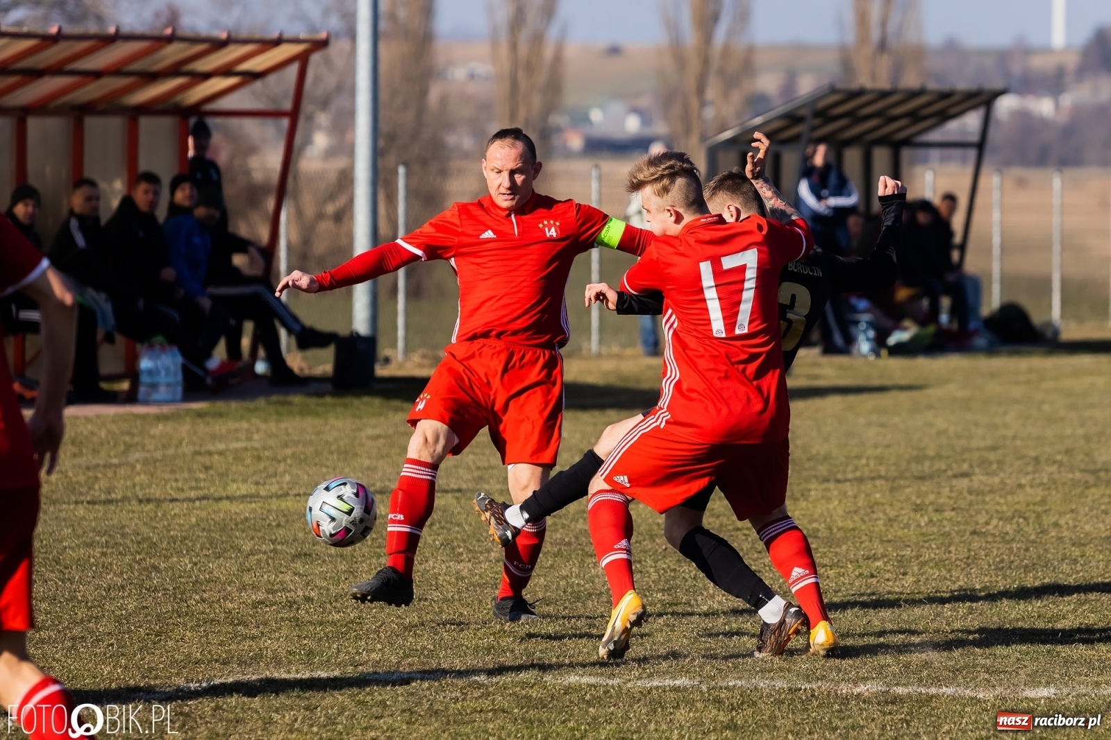 Zdjęcie w galerii na portalu naszraciborz.pl: Raszczyce uratowały punkt w starciu z Borucinem [FOTO] wiadomości z regionu