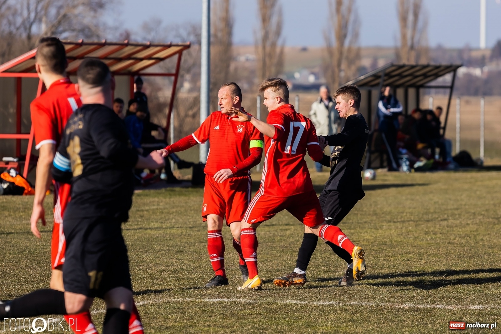Zdjęcie w galerii na portalu naszraciborz.pl: Raszczyce uratowały punkt w starciu z Borucinem [FOTO] wiadomości z regionu