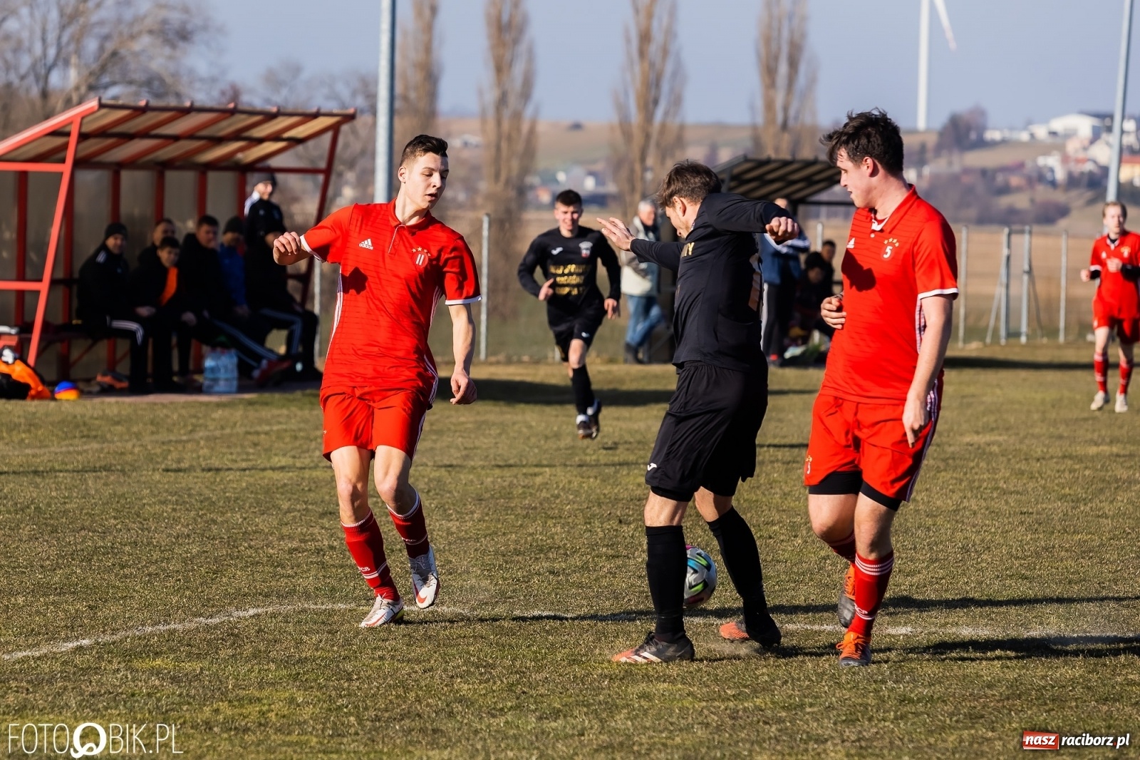 Zdjęcie w galerii na portalu naszraciborz.pl: Raszczyce uratowały punkt w starciu z Borucinem [FOTO] wiadomości z regionu