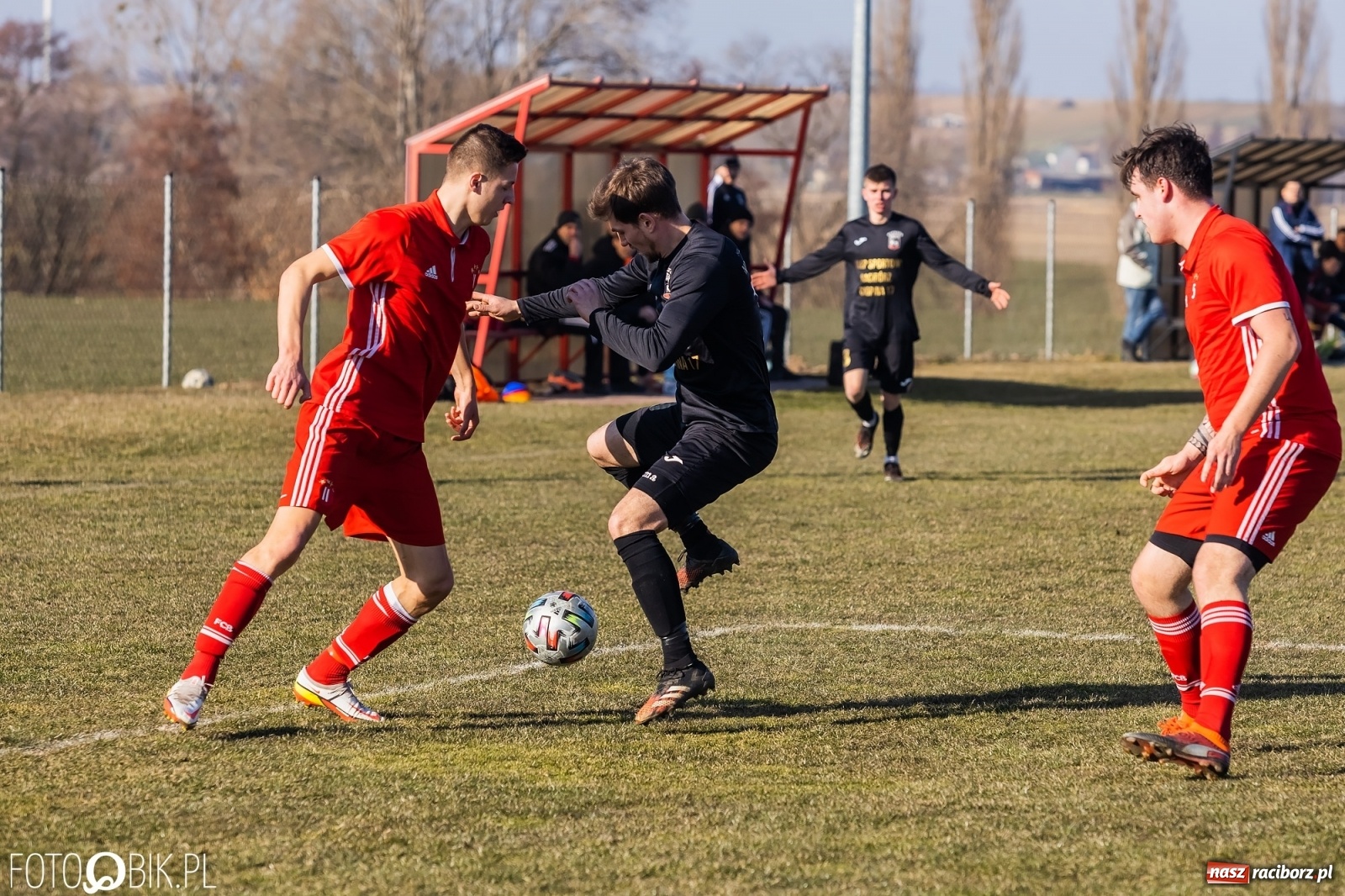 Zdjęcie w galerii na portalu naszraciborz.pl: Raszczyce uratowały punkt w starciu z Borucinem [FOTO] wiadomości z regionu