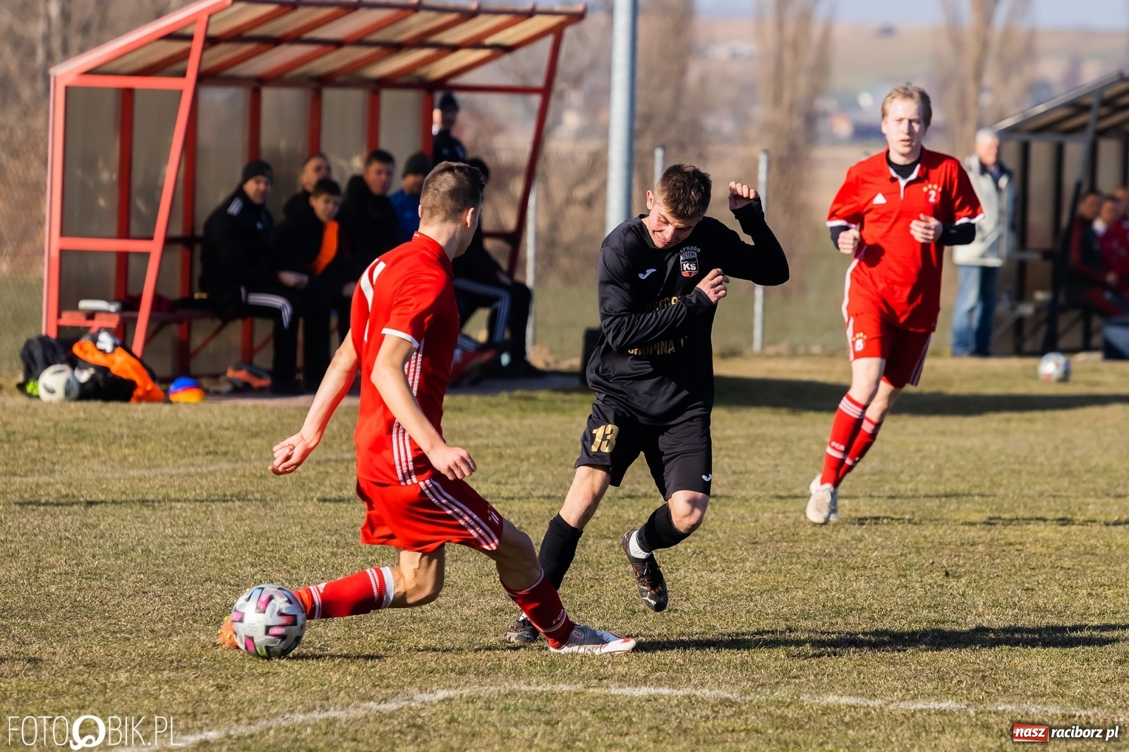 Zdjęcie w galerii na portalu naszraciborz.pl: Raszczyce uratowały punkt w starciu z Borucinem [FOTO] wiadomości z regionu
