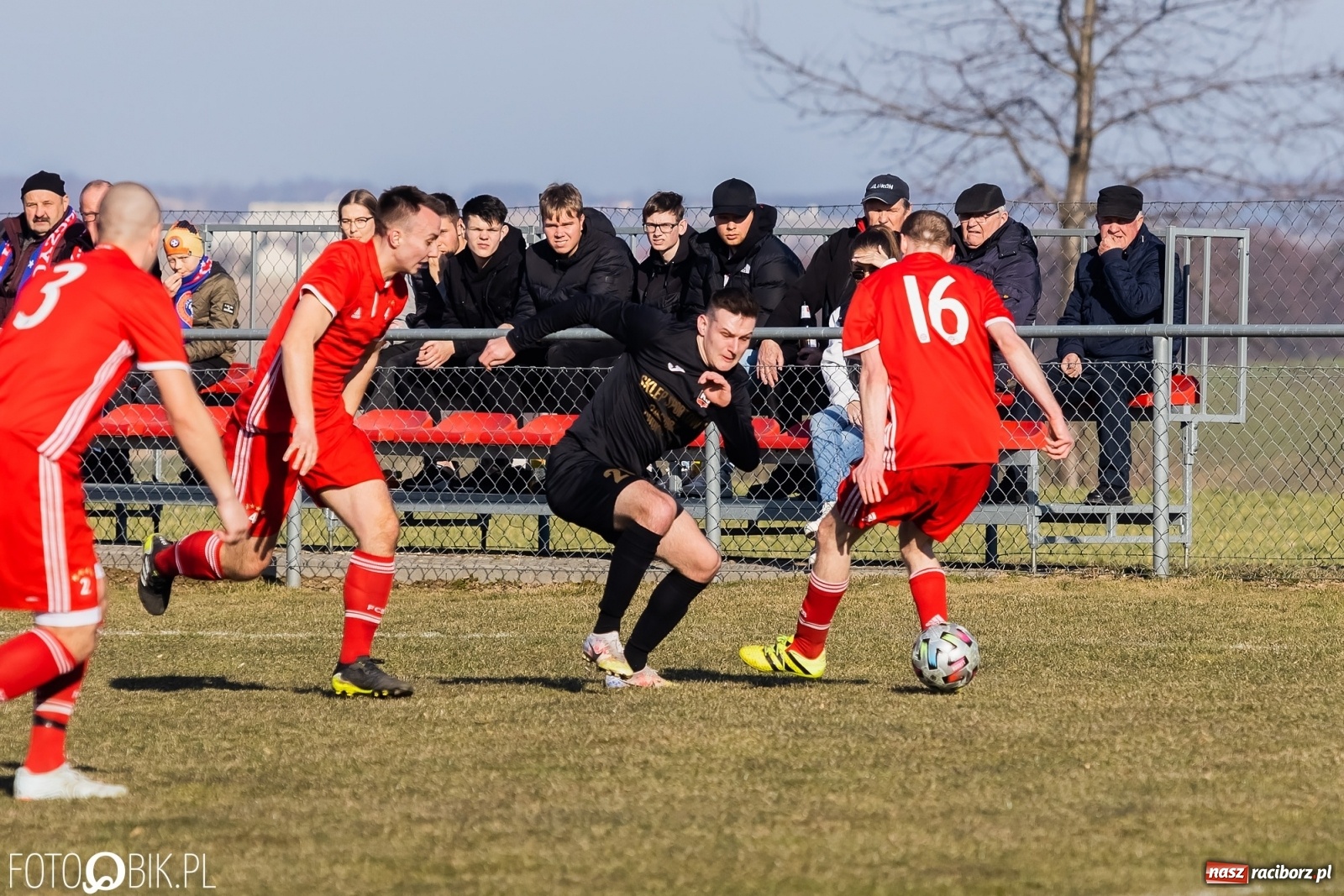 Zdjęcie w galerii na portalu naszraciborz.pl: Raszczyce uratowały punkt w starciu z Borucinem [FOTO] wiadomości z regionu