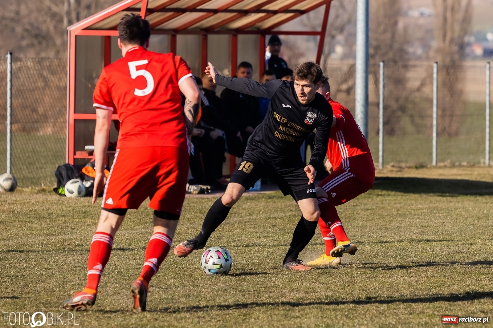 Zdjęcie w galerii na portalu naszraciborz.pl: Raszczyce uratowały punkt w starciu z Borucinem [FOTO] wiadomości z regionu