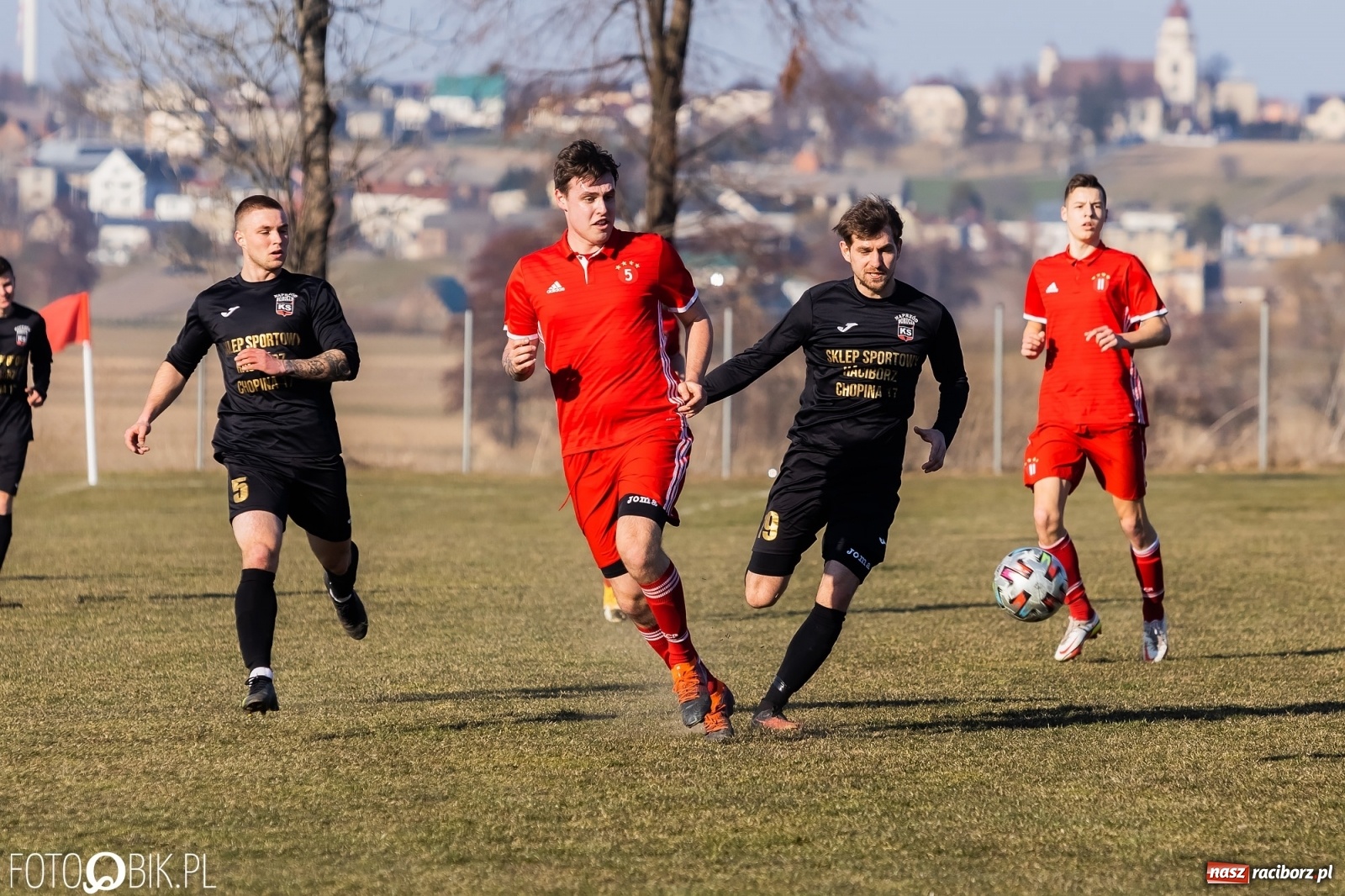 Zdjęcie w galerii na portalu naszraciborz.pl: Raszczyce uratowały punkt w starciu z Borucinem [FOTO] wiadomości z regionu