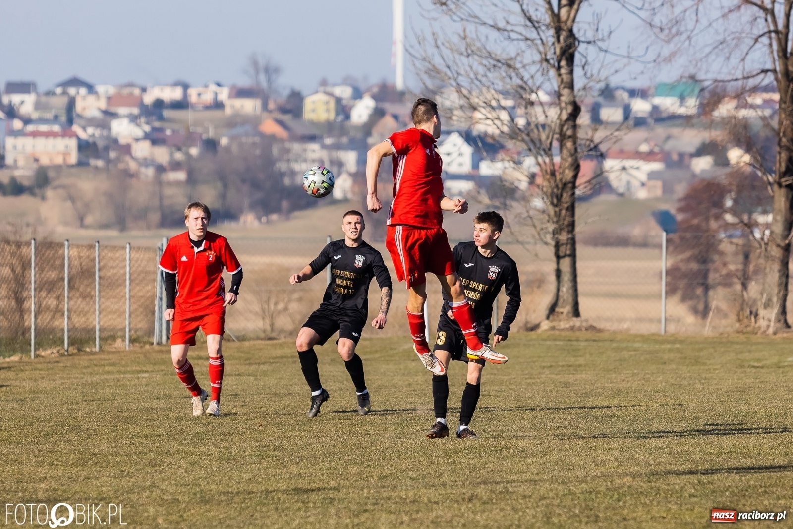 Zdjęcie w galerii na portalu naszraciborz.pl: Raszczyce uratowały punkt w starciu z Borucinem [FOTO] wiadomości z regionu