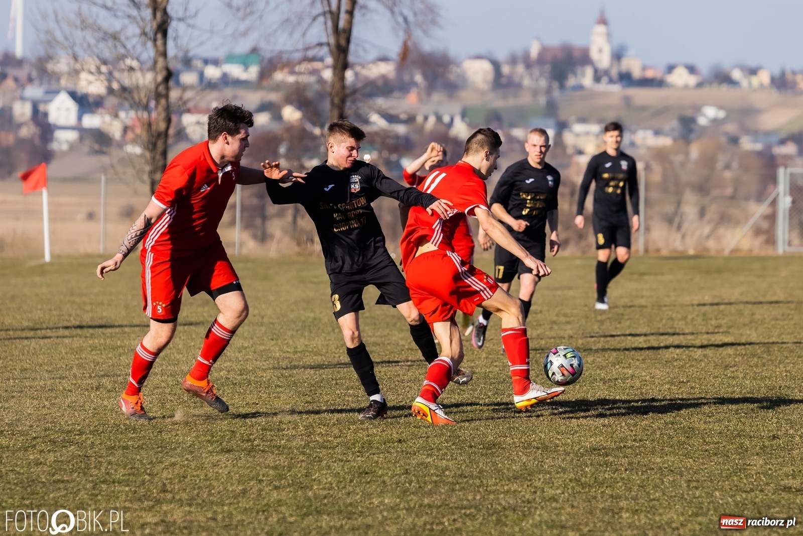 Zdjęcie w galerii na portalu naszraciborz.pl: Raszczyce uratowały punkt w starciu z Borucinem [FOTO] wiadomości z regionu