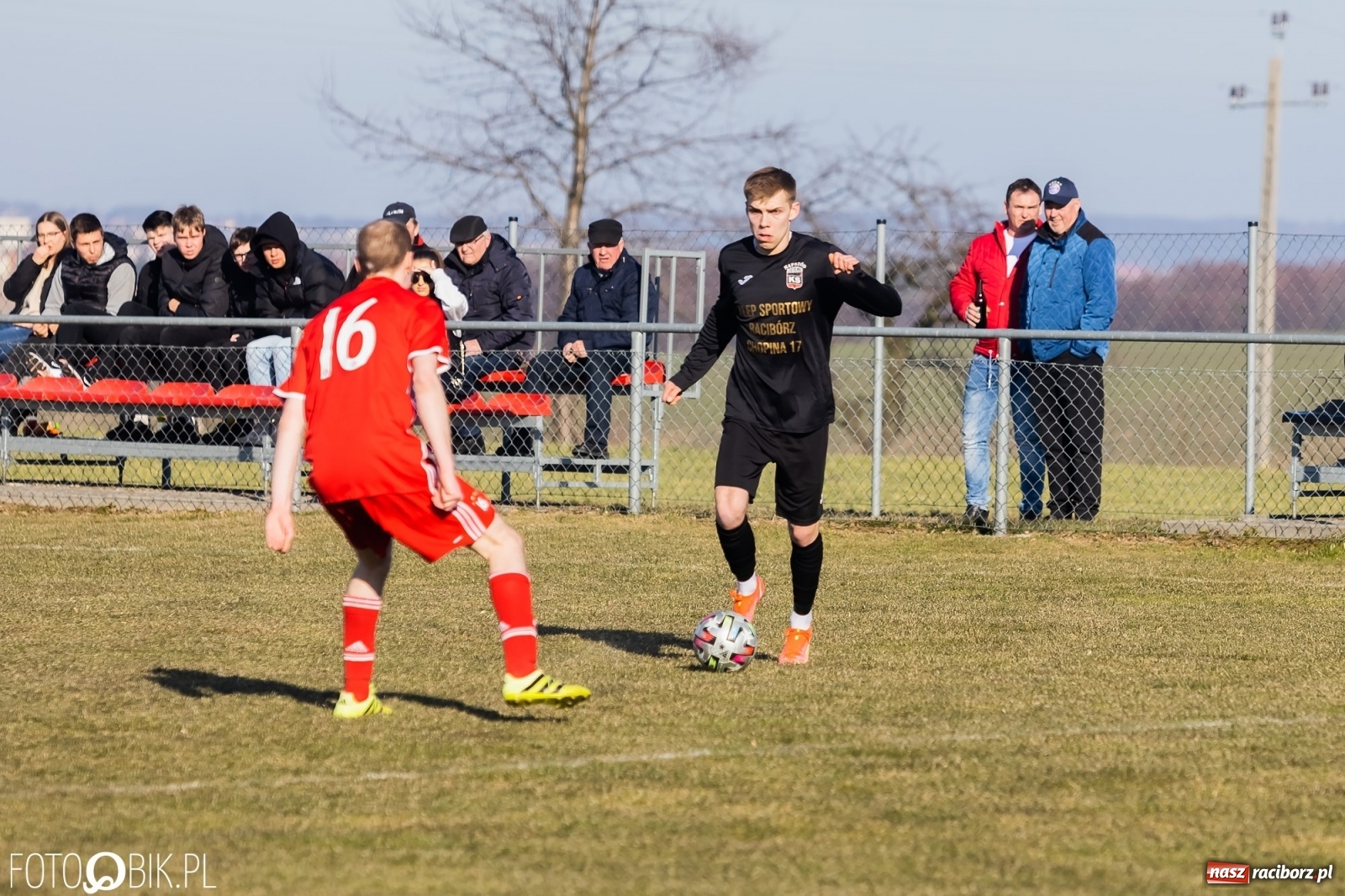 Zdjęcie w galerii na portalu naszraciborz.pl: Raszczyce uratowały punkt w starciu z Borucinem [FOTO] wiadomości z regionu