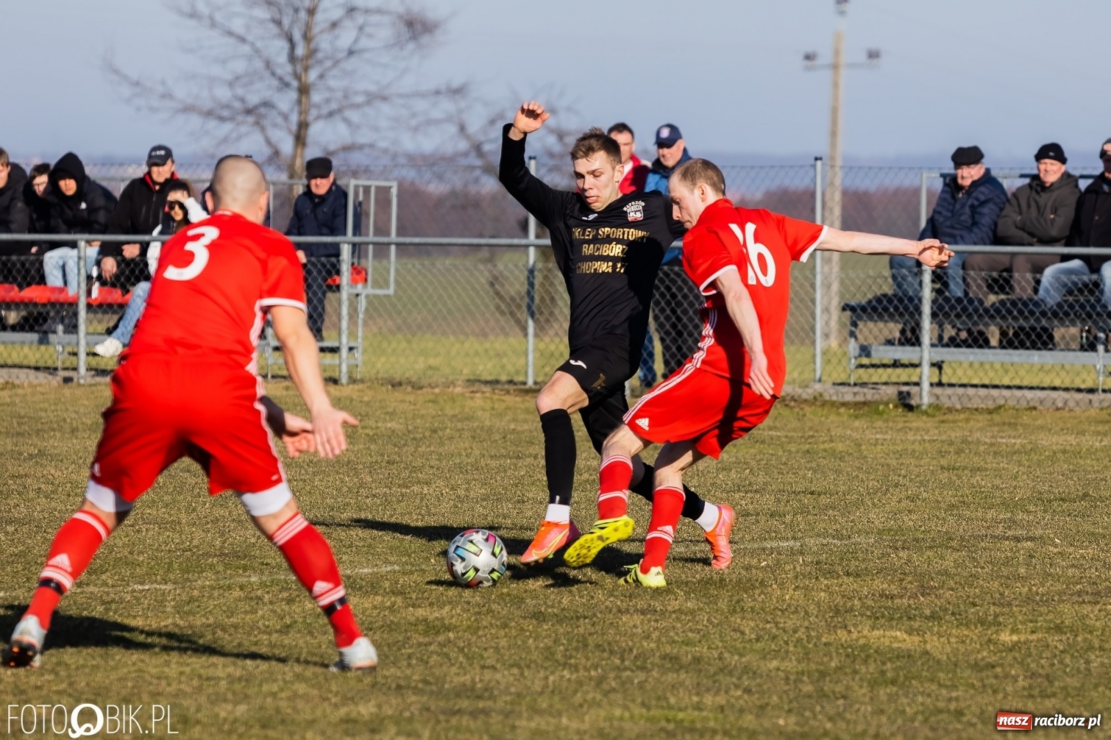 Zdjęcie w galerii na portalu naszraciborz.pl: Raszczyce uratowały punkt w starciu z Borucinem [FOTO] wiadomości z regionu