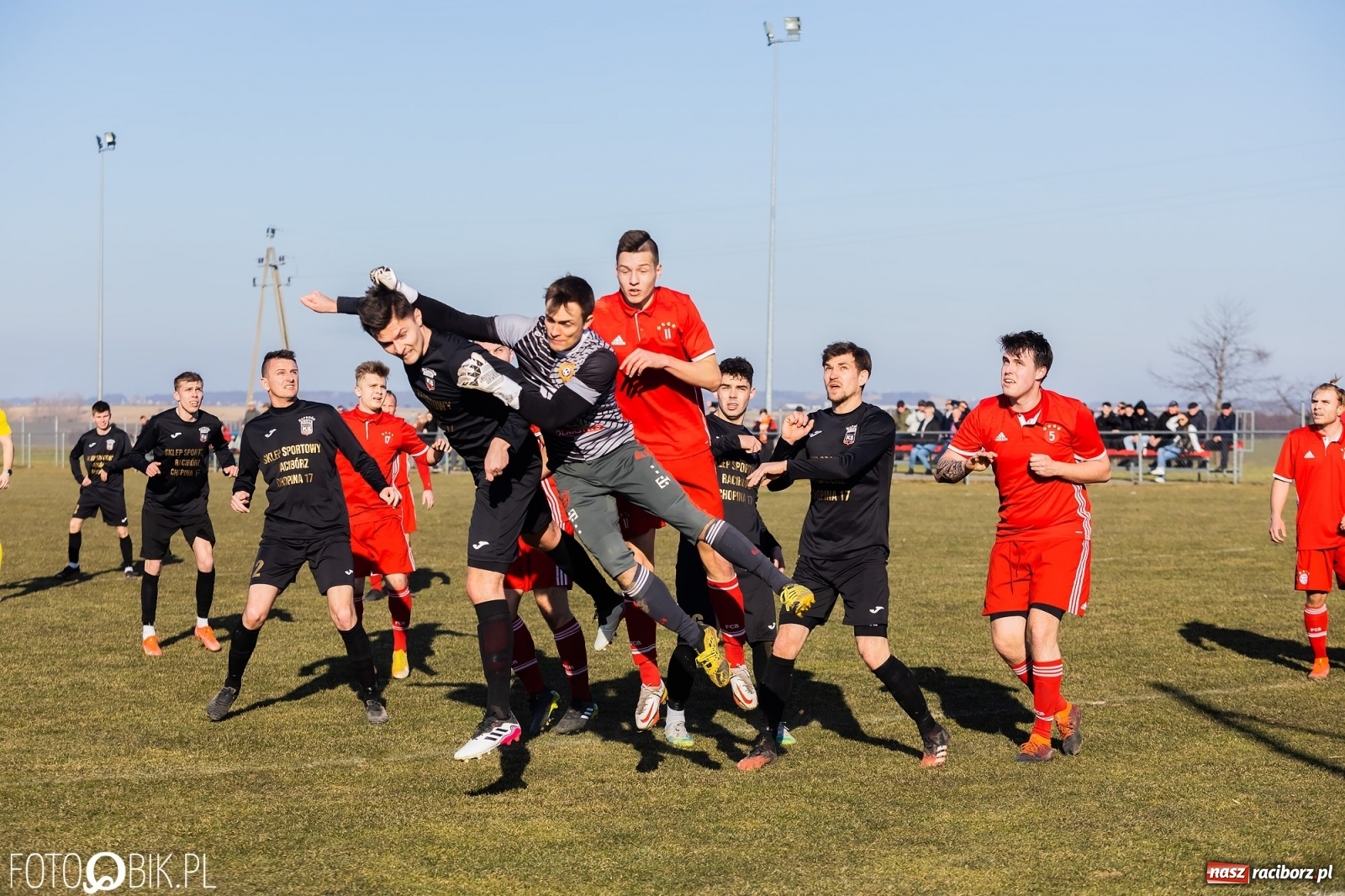 Zdjęcie w galerii na portalu naszraciborz.pl: Raszczyce uratowały punkt w starciu z Borucinem [FOTO] wiadomości z regionu