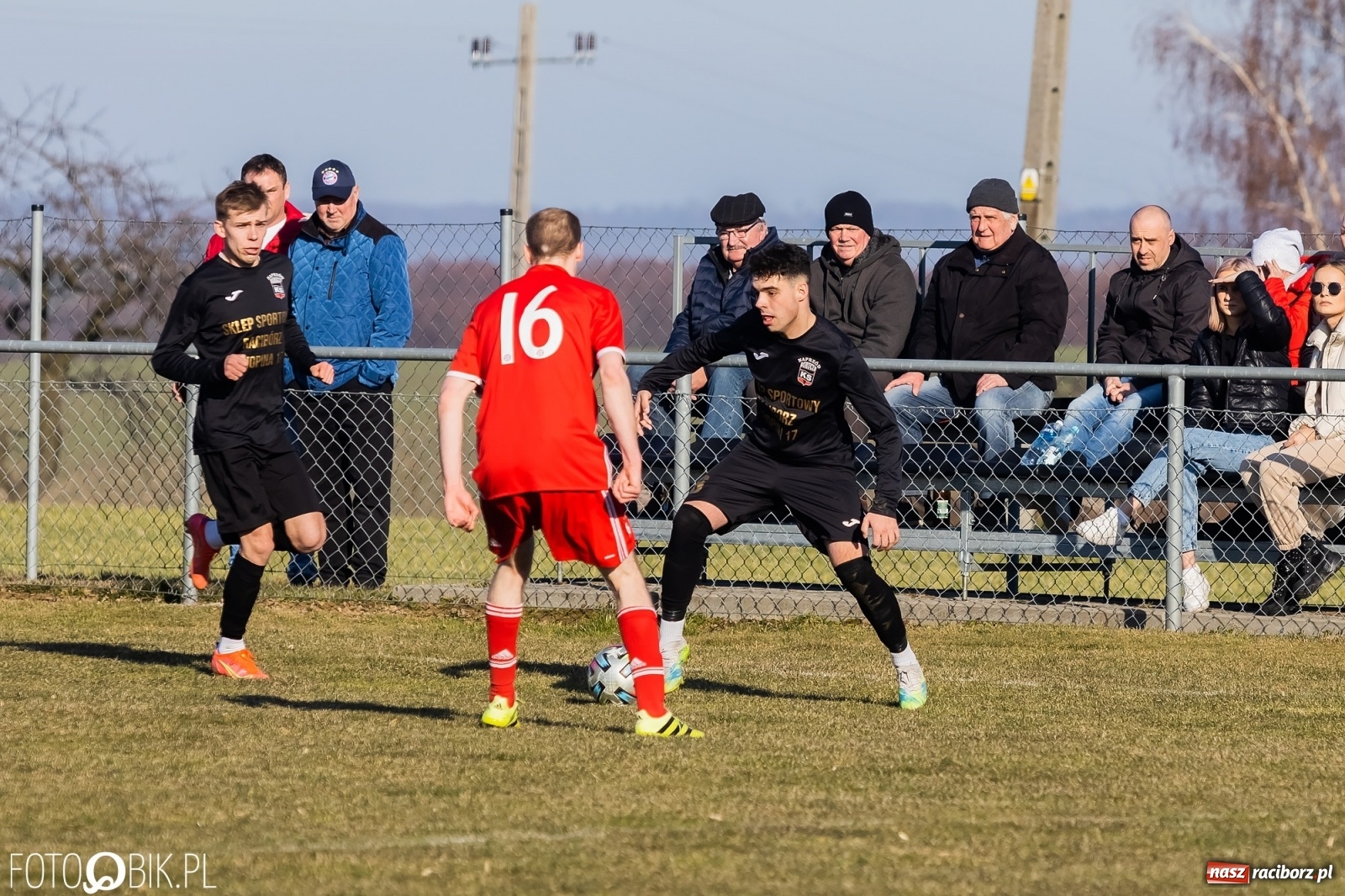 Zdjęcie w galerii na portalu naszraciborz.pl: Raszczyce uratowały punkt w starciu z Borucinem [FOTO] wiadomości z regionu