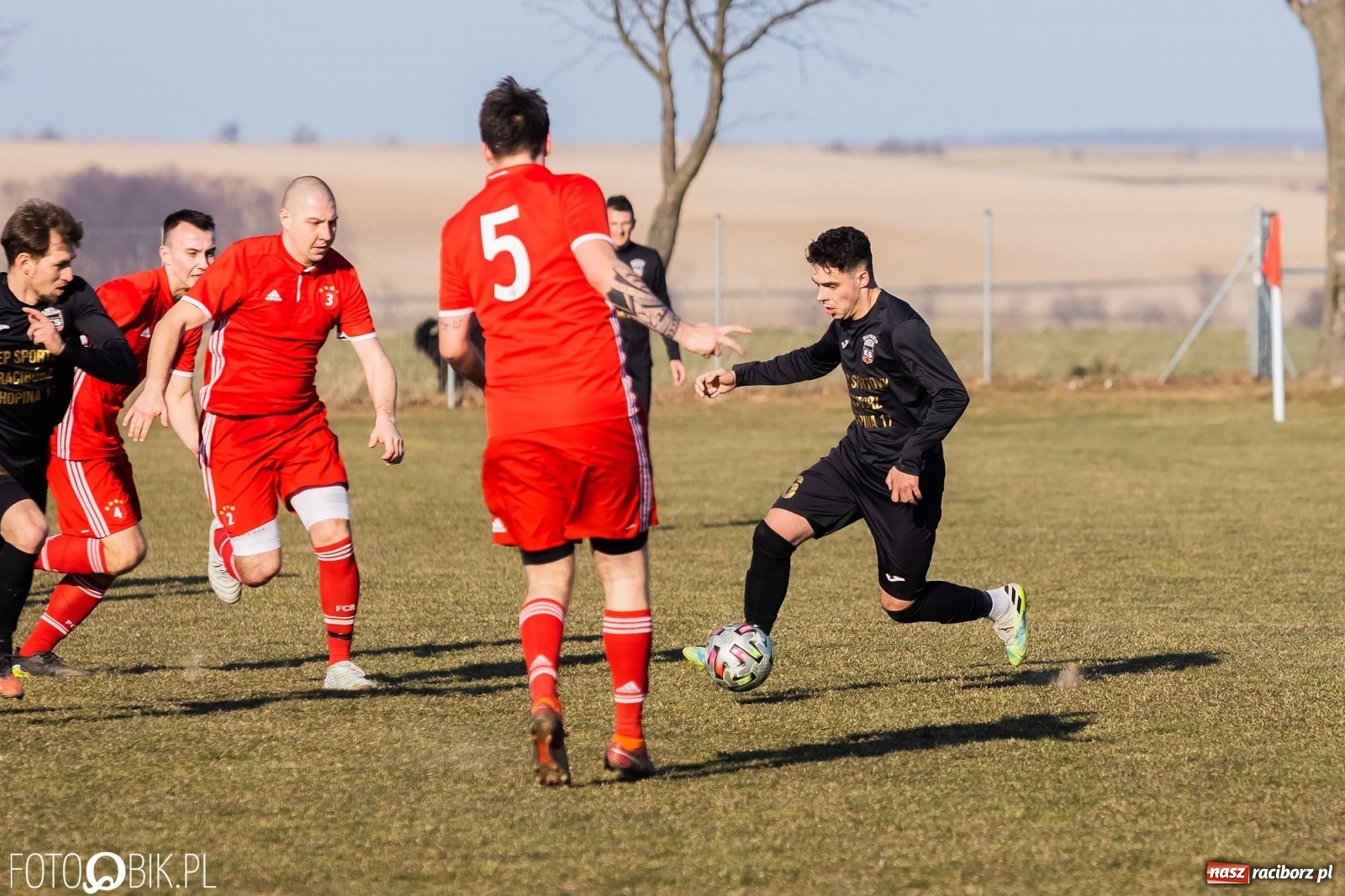 Zdjęcie w galerii na portalu naszraciborz.pl: Raszczyce uratowały punkt w starciu z Borucinem [FOTO] wiadomości z regionu