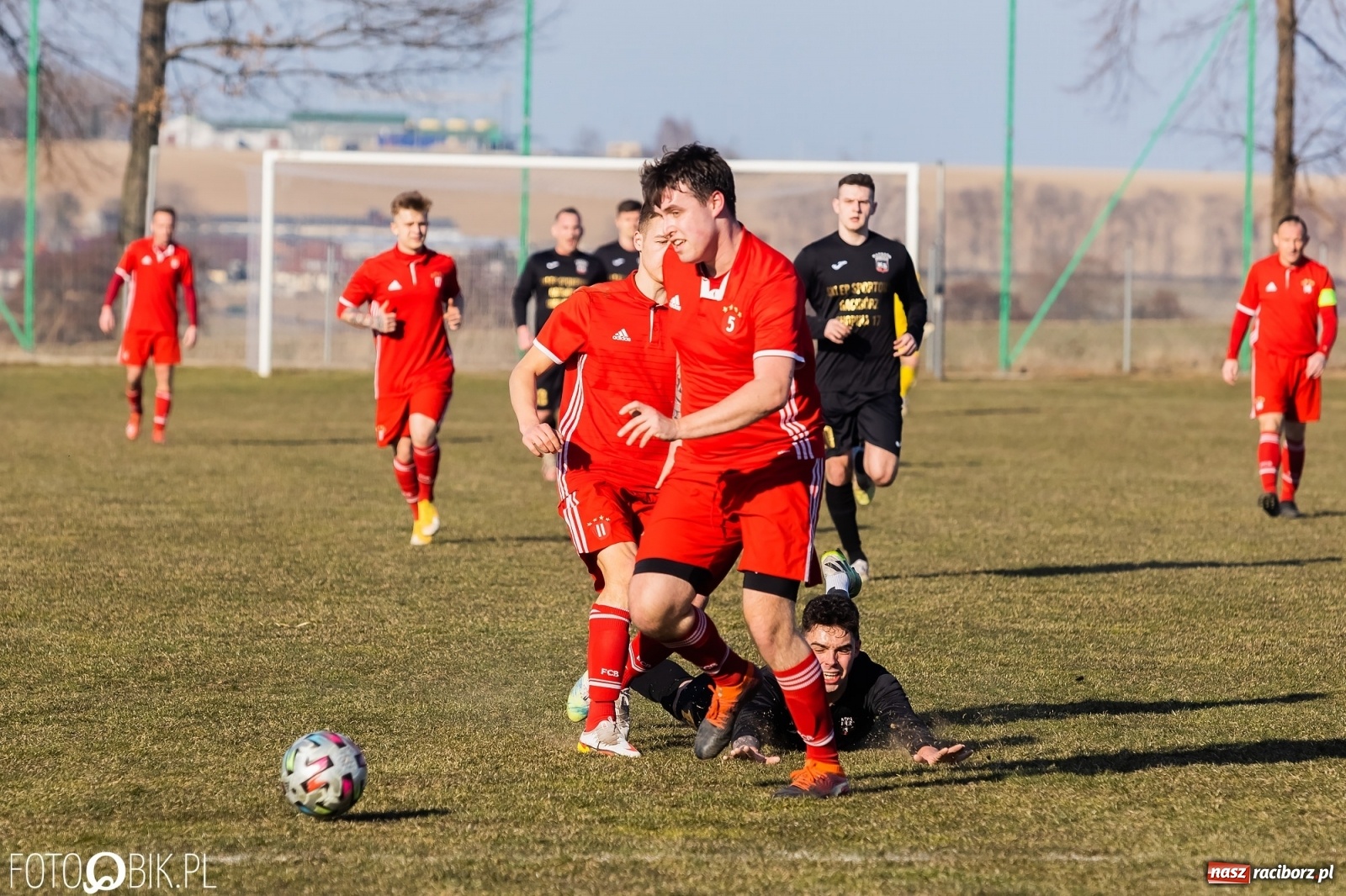 Zdjęcie w galerii na portalu naszraciborz.pl: Raszczyce uratowały punkt w starciu z Borucinem [FOTO] wiadomości z regionu