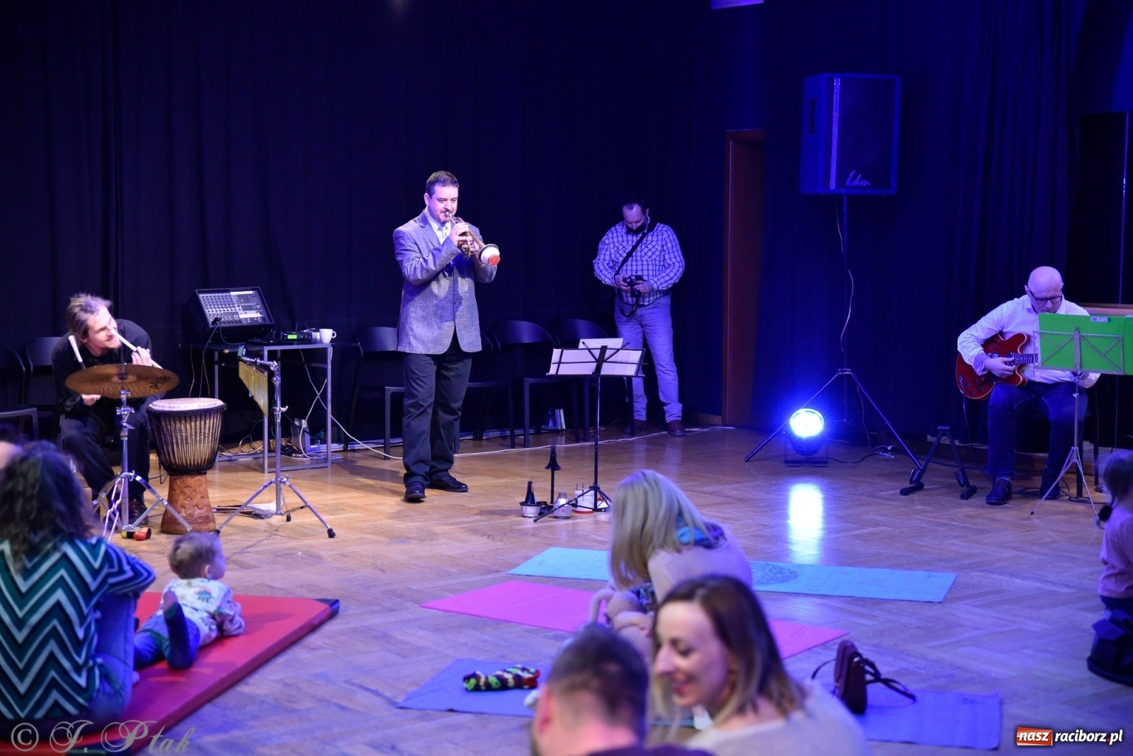 Zdjęcie w galerii na portalu naszraciborz.pl: Muzykalne rodzinki, czyli maluchy w krainie dźwięku wiadomości z regionu