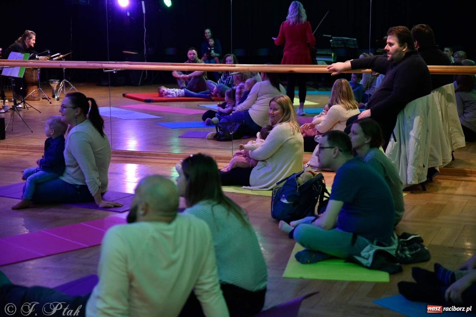 Zdjęcie w galerii na portalu naszraciborz.pl: Muzykalne rodzinki, czyli maluchy w krainie dźwięku wiadomości z regionu