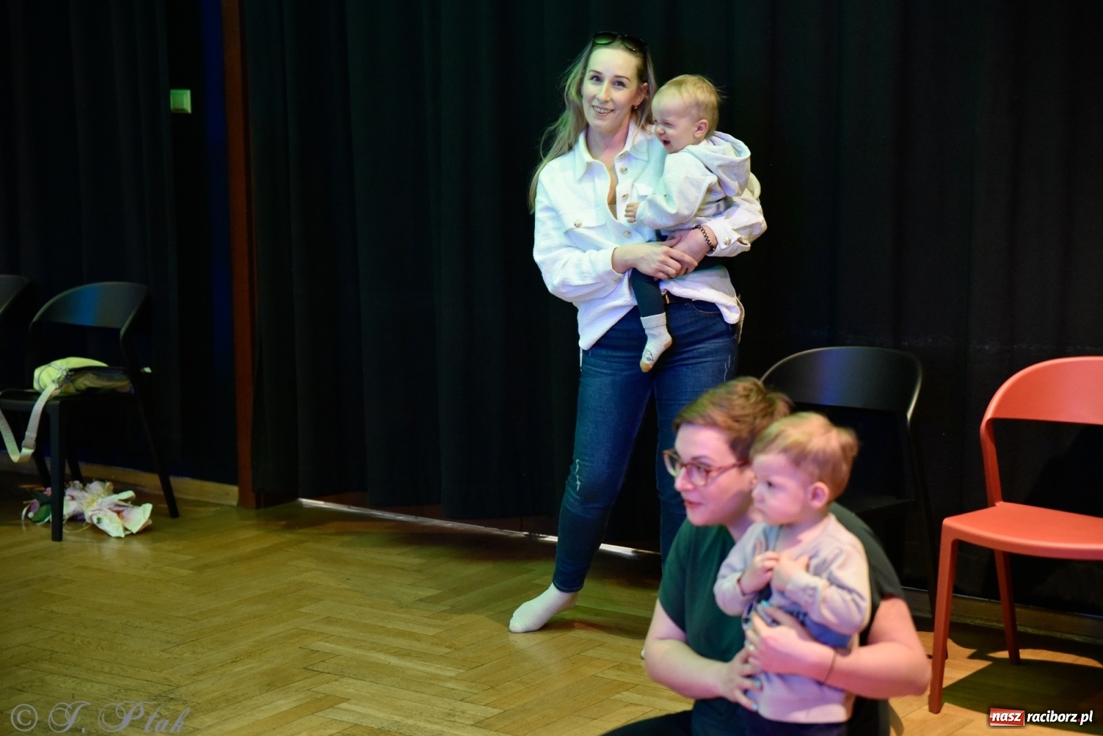 Zdjęcie w galerii na portalu naszraciborz.pl: Muzykalne rodzinki, czyli maluchy w krainie dźwięku wiadomości z regionu