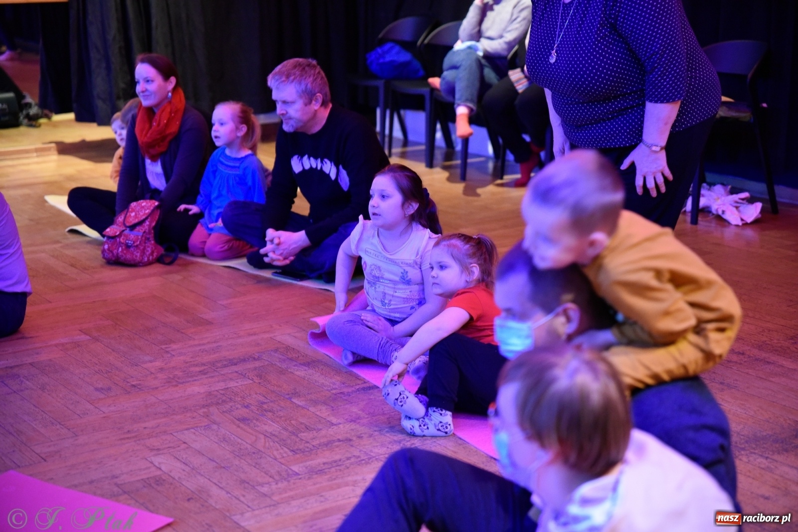 Zdjęcie w galerii na portalu naszraciborz.pl: Muzykalne rodzinki, czyli maluchy w krainie dźwięku wiadomości z regionu