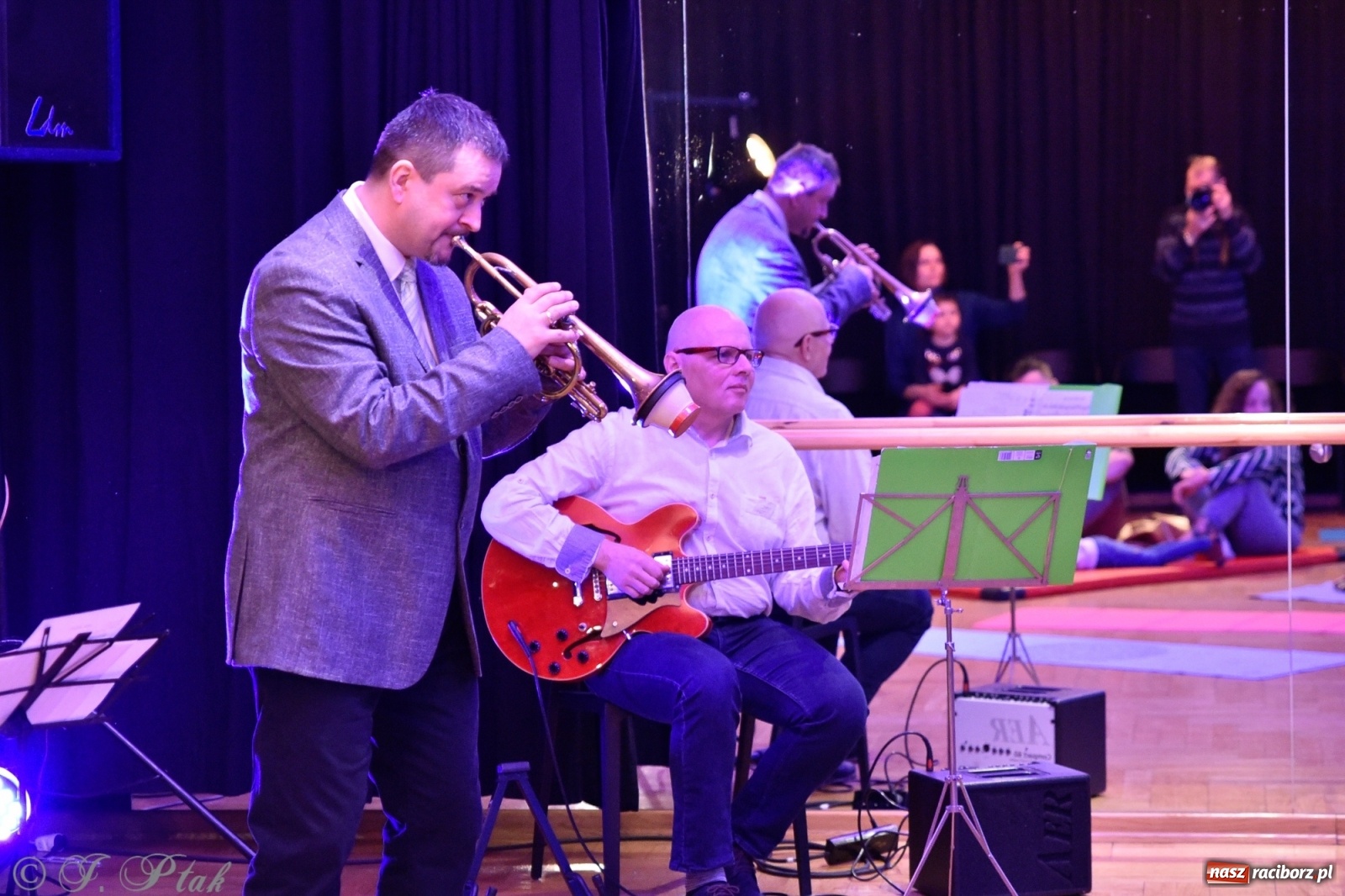 Zdjęcie w galerii na portalu naszraciborz.pl: Muzykalne rodzinki, czyli maluchy w krainie dźwięku wiadomości z regionu