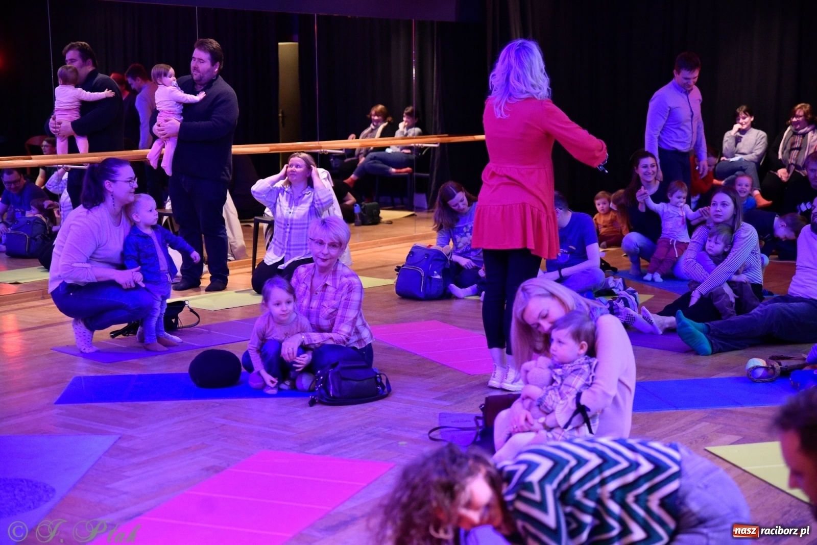 Zdjęcie w galerii na portalu naszraciborz.pl: Muzykalne rodzinki, czyli maluchy w krainie dźwięku wiadomości z regionu