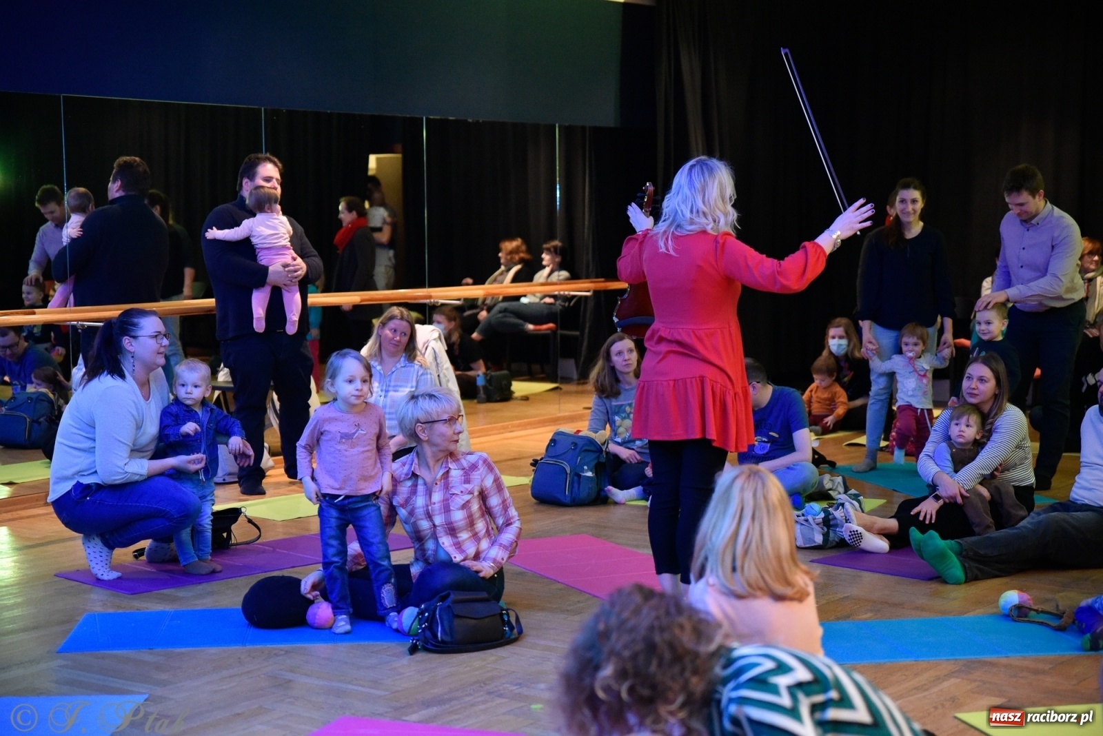 Zdjęcie w galerii na portalu naszraciborz.pl: Muzykalne rodzinki, czyli maluchy w krainie dźwięku wiadomości z regionu