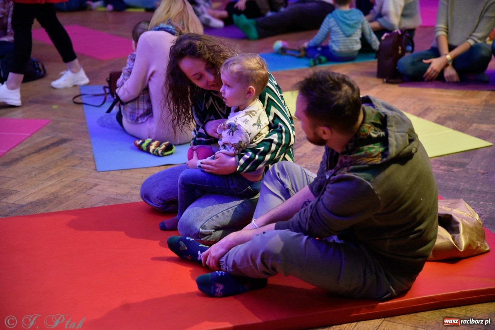Zdjęcie w galerii na portalu naszraciborz.pl: Muzykalne rodzinki, czyli maluchy w krainie dźwięku wiadomości z regionu