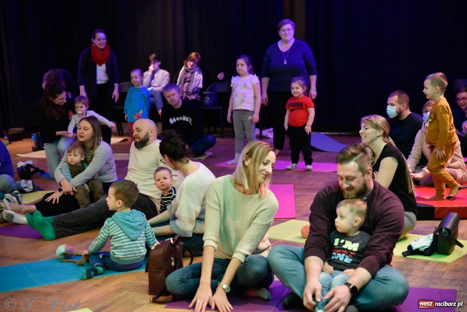 Zdjęcie w galerii na portalu naszraciborz.pl: Muzykalne rodzinki, czyli maluchy w krainie dźwięku wiadomości z regionu