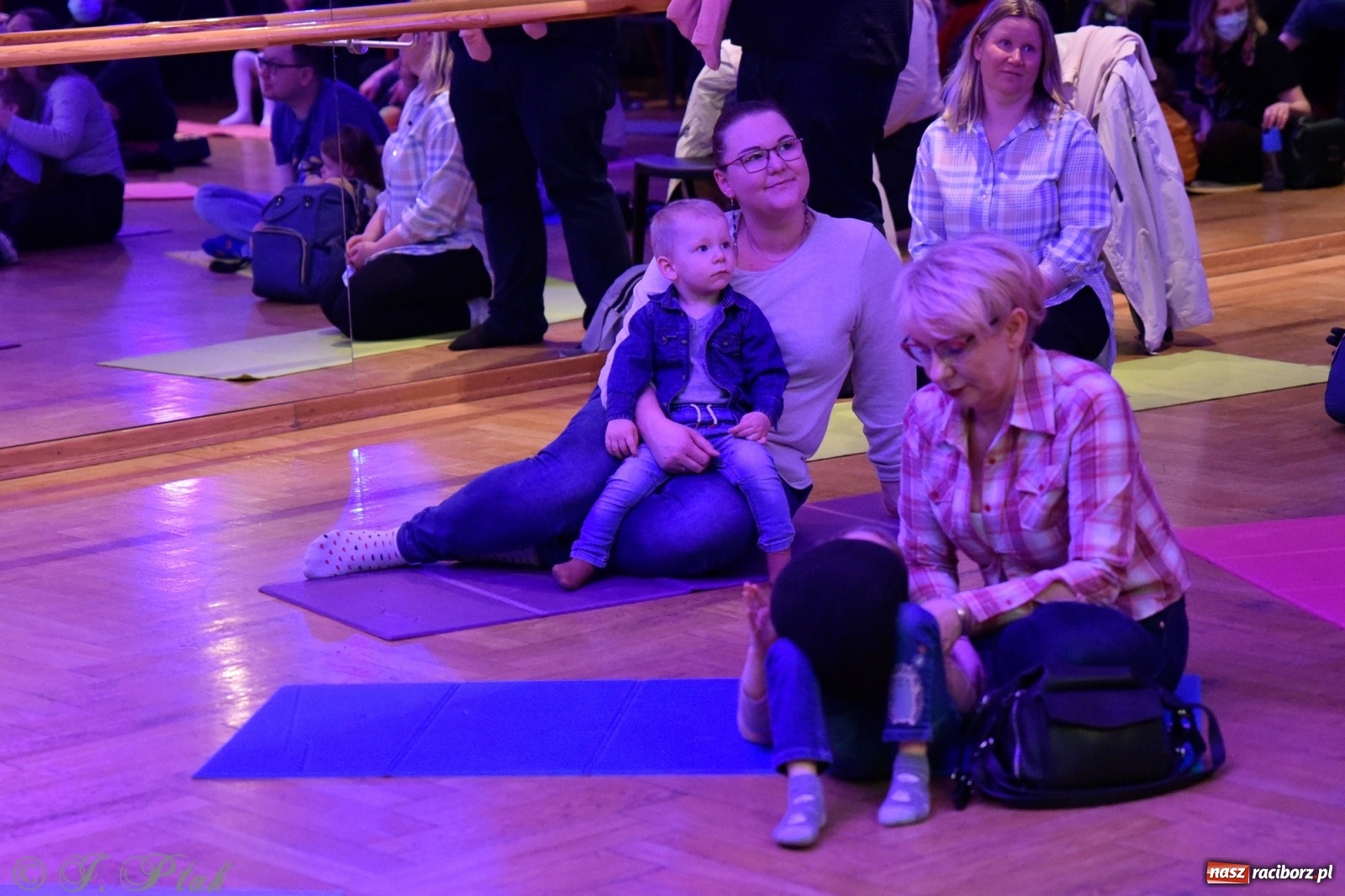 Zdjęcie w galerii na portalu naszraciborz.pl: Muzykalne rodzinki, czyli maluchy w krainie dźwięku wiadomości z regionu