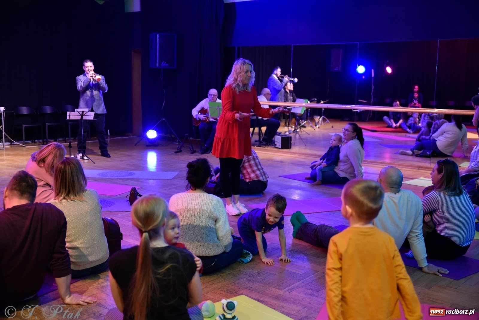Zdjęcie w galerii na portalu naszraciborz.pl: Muzykalne rodzinki, czyli maluchy w krainie dźwięku wiadomości z regionu