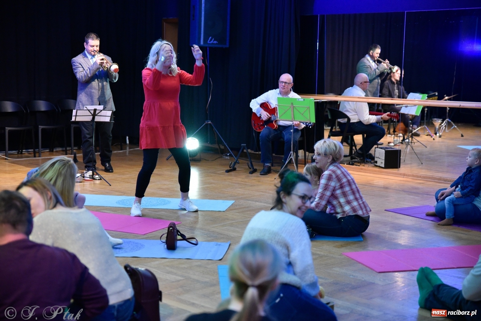 Zdjęcie w galerii na portalu naszraciborz.pl: Muzykalne rodzinki, czyli maluchy w krainie dźwięku wiadomości z regionu