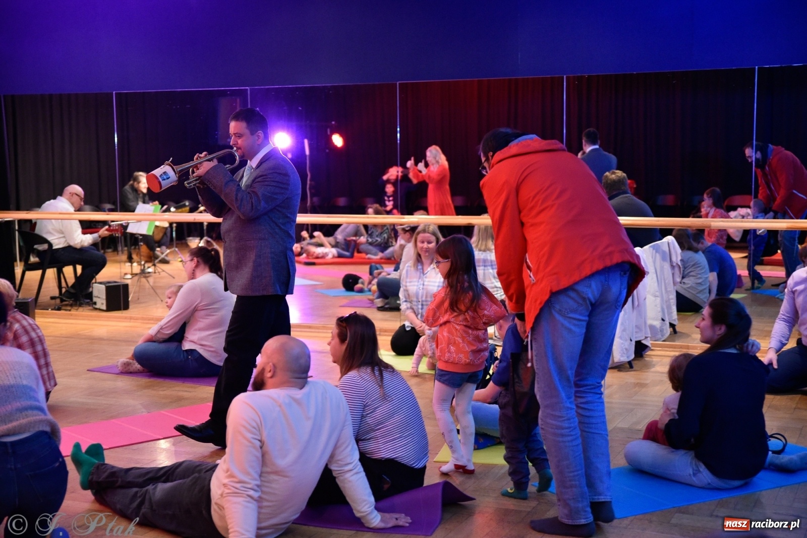 Zdjęcie w galerii na portalu naszraciborz.pl: Muzykalne rodzinki, czyli maluchy w krainie dźwięku wiadomości z regionu