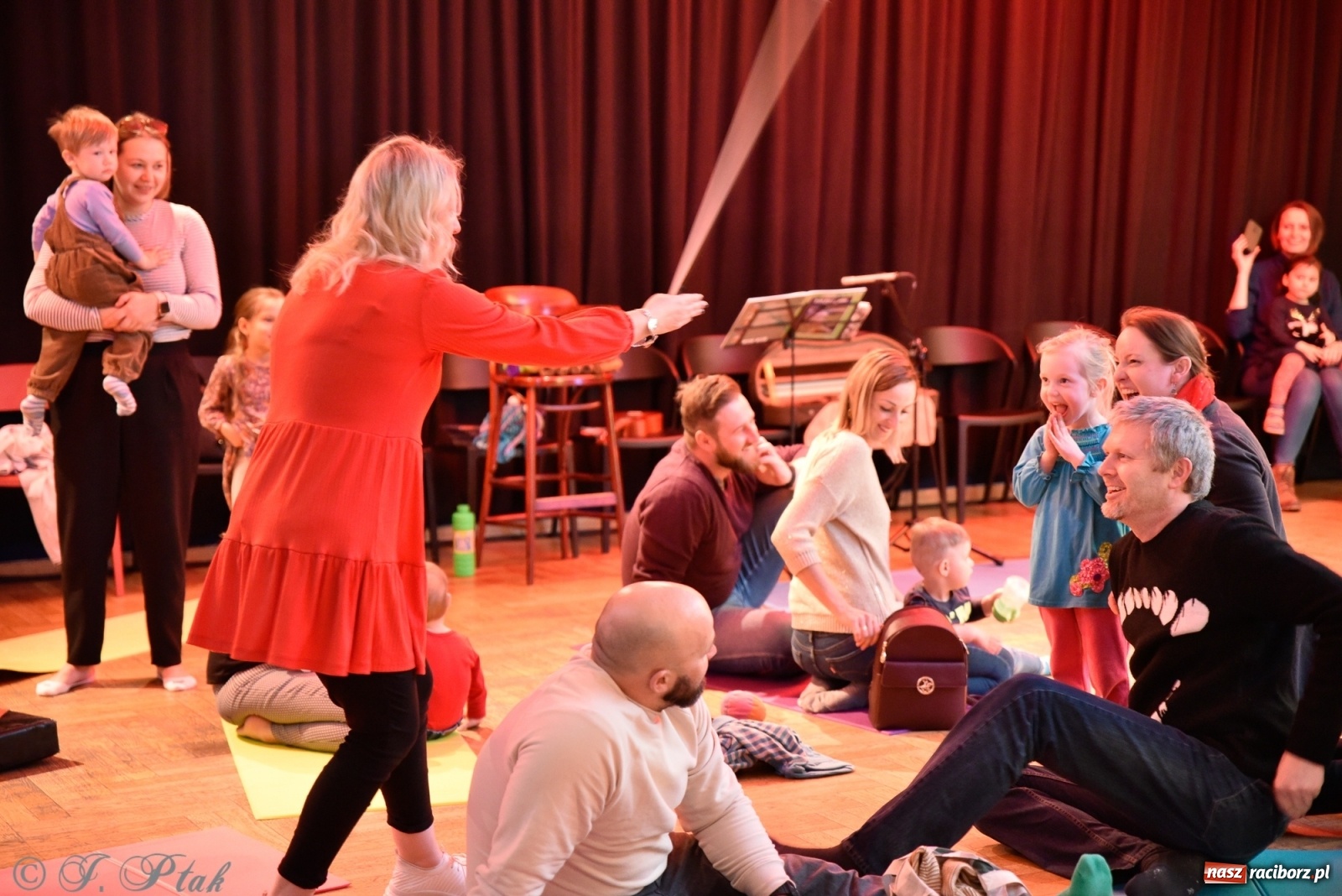 Zdjęcie w galerii na portalu naszraciborz.pl: Muzykalne rodzinki, czyli maluchy w krainie dźwięku wiadomości z regionu