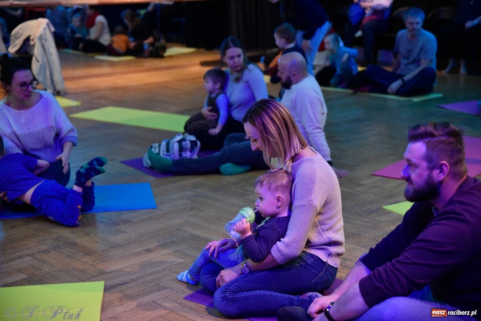 Zdjęcie w galerii na portalu naszraciborz.pl: Muzykalne rodzinki, czyli maluchy w krainie dźwięku wiadomości z regionu