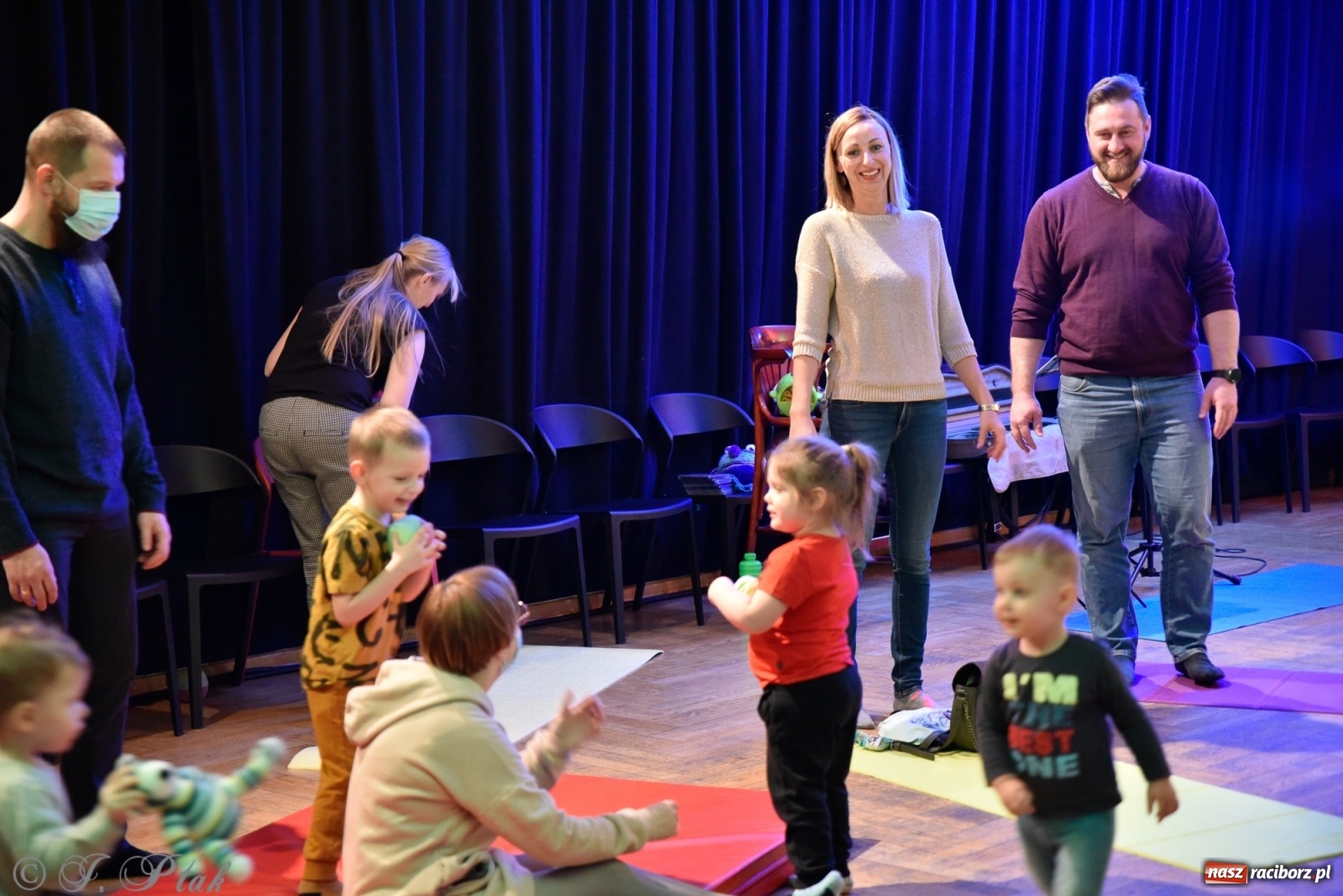 Zdjęcie w galerii na portalu naszraciborz.pl: Muzykalne rodzinki, czyli maluchy w krainie dźwięku wiadomości z regionu