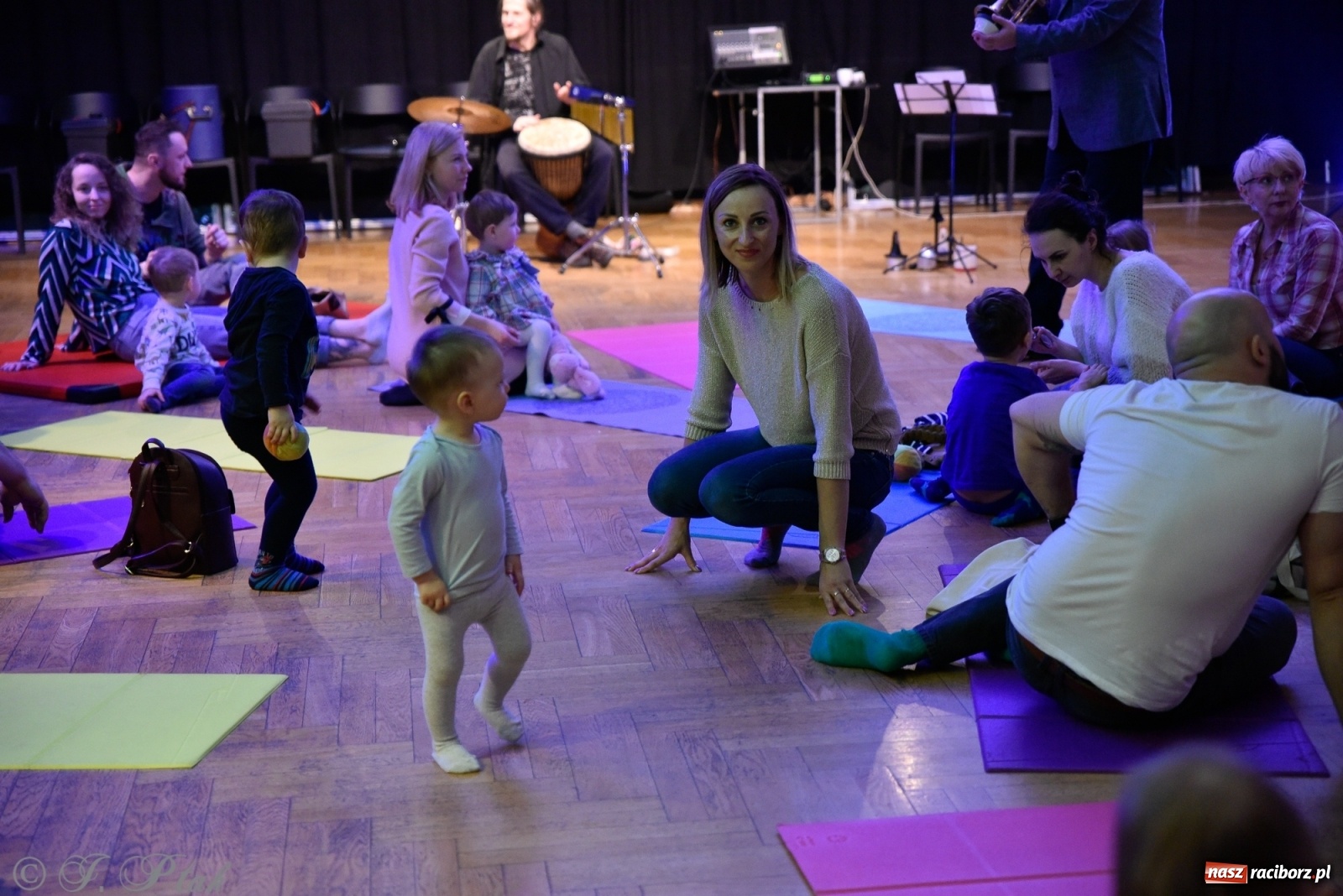 Zdjęcie w galerii na portalu naszraciborz.pl: Muzykalne rodzinki, czyli maluchy w krainie dźwięku wiadomości z regionu
